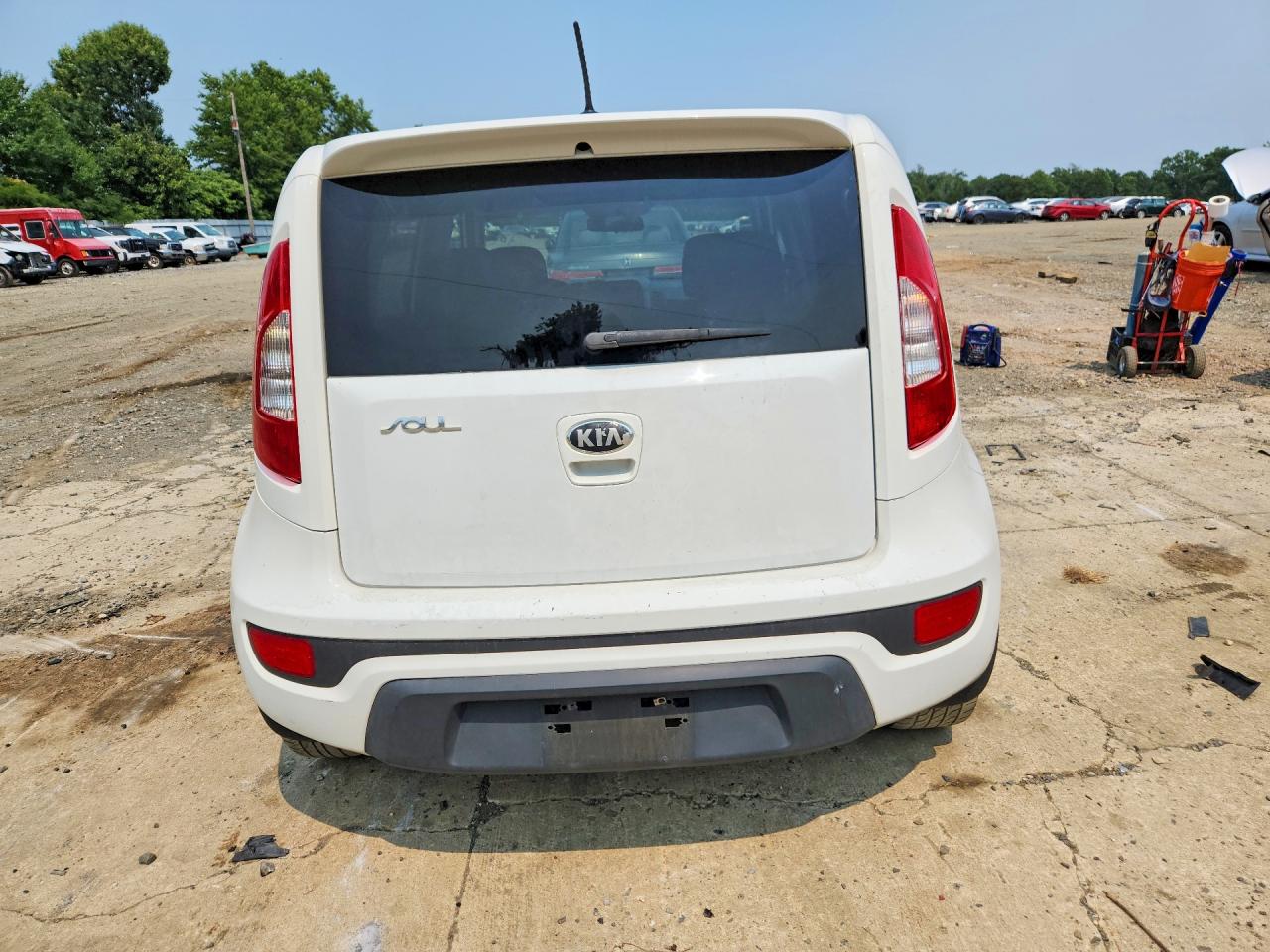 2013 Kia Soul + White vin: KNDJT2A67D7501460