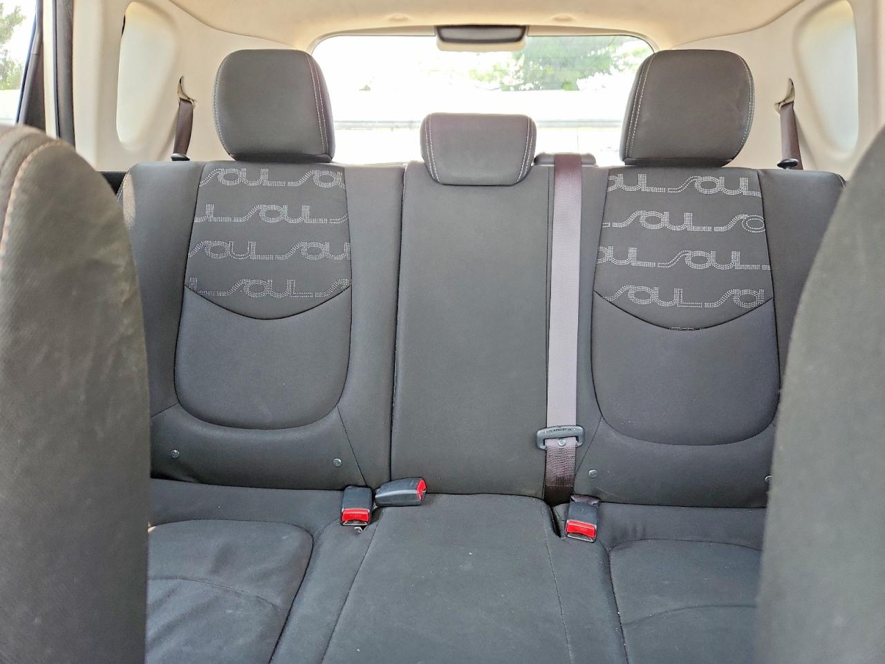 2013 Kia Soul + White vin: KNDJT2A67D7501460