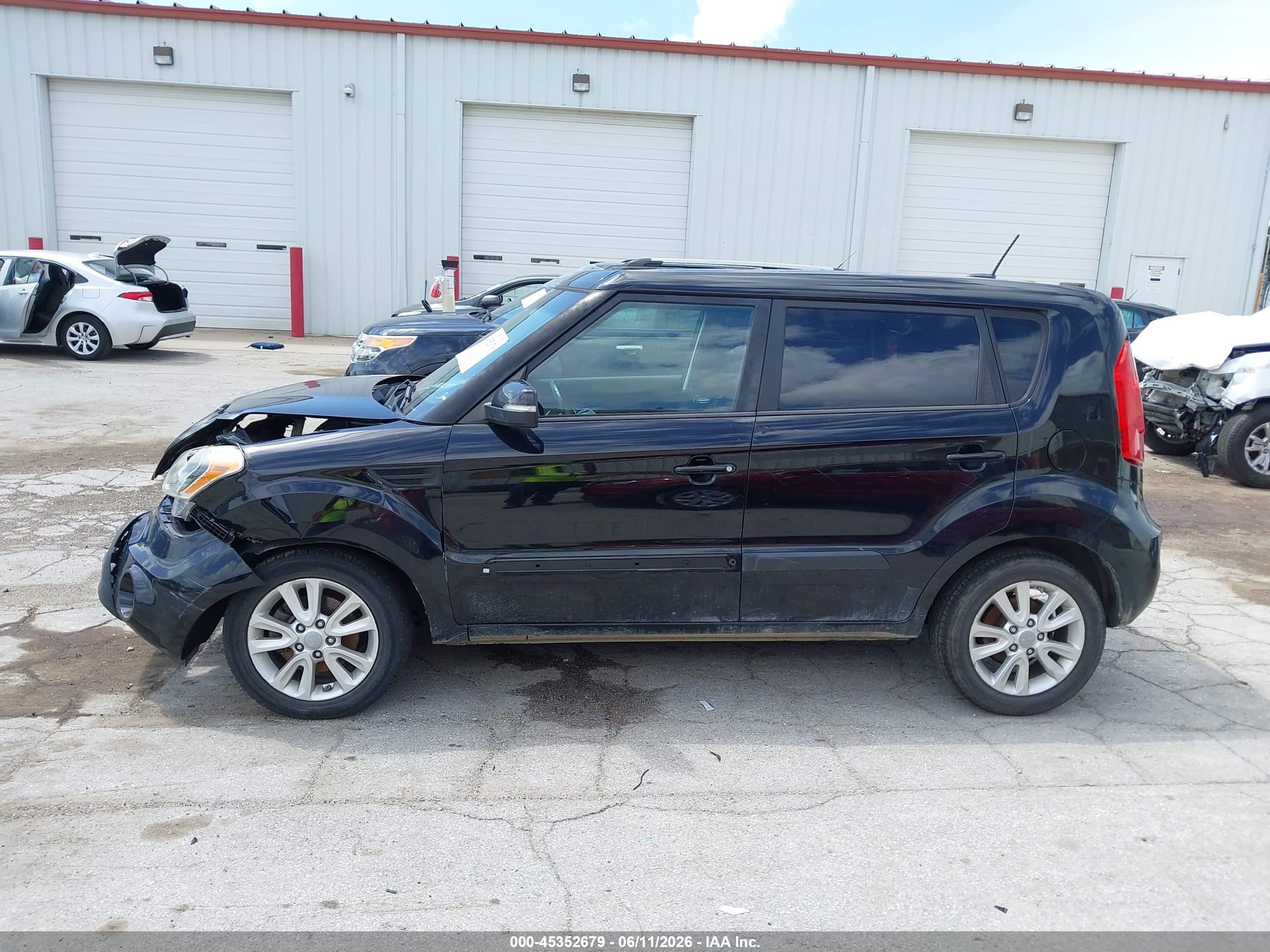 2013 Kia Soul + Black vin: KNDJT2A67D7532594