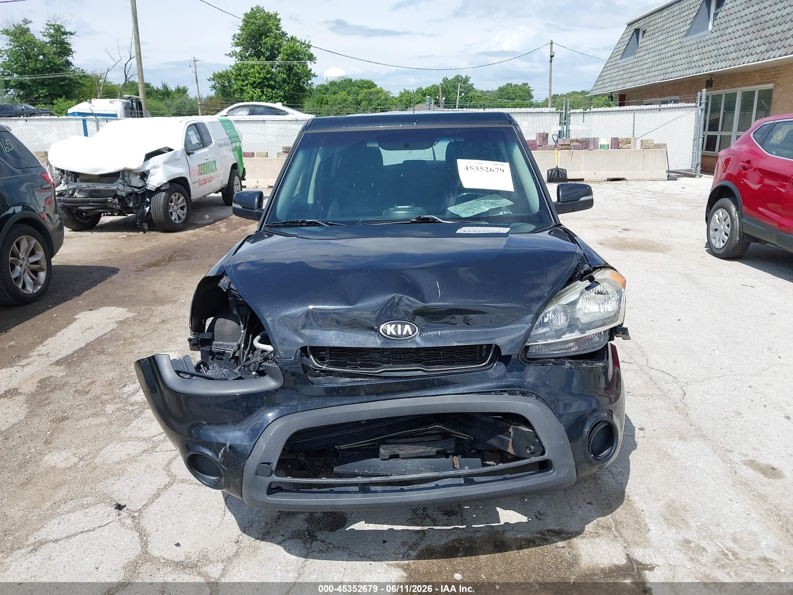 2013 Kia Soul + Black vin: KNDJT2A67D7532594