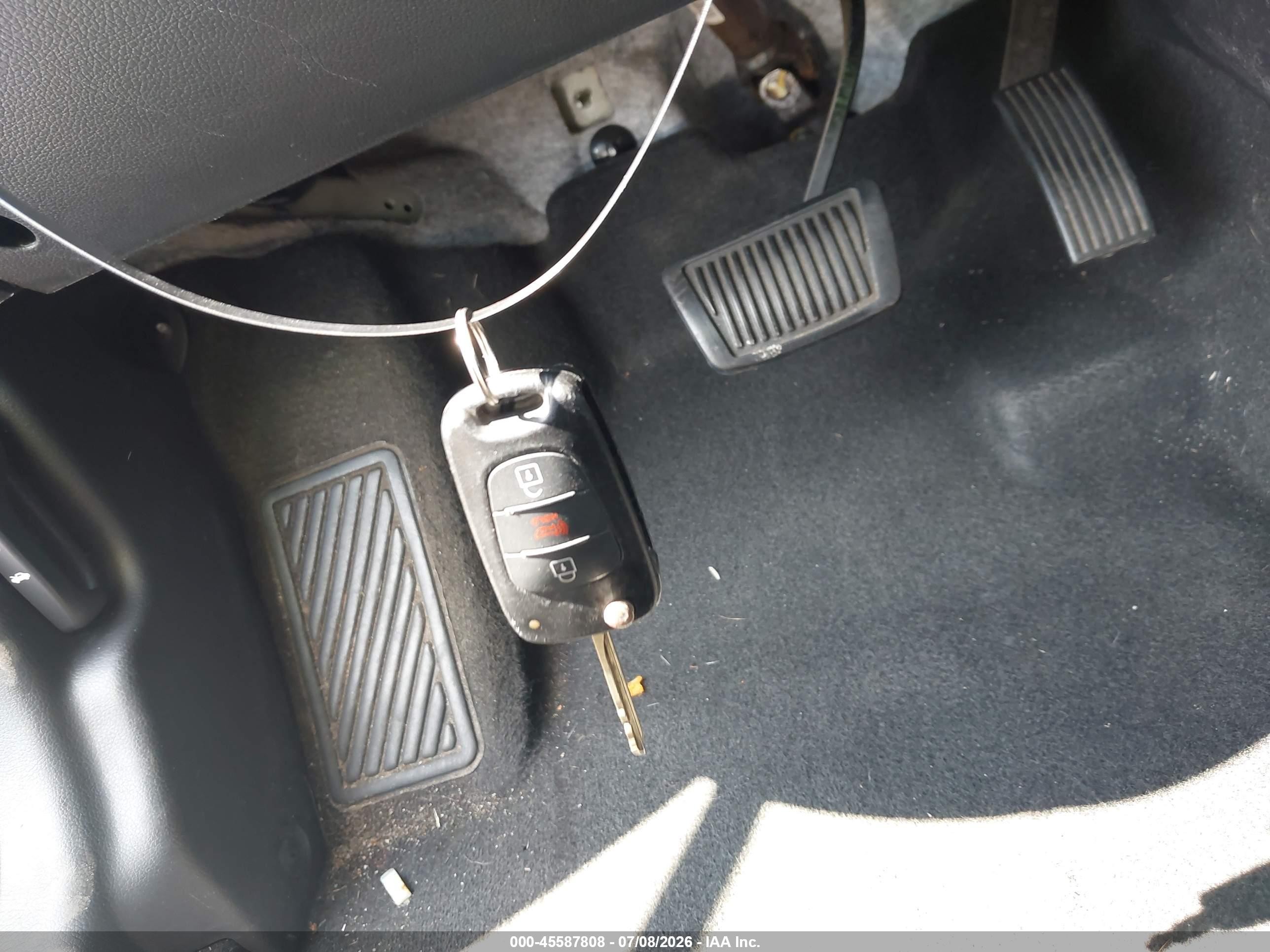 2013 Kia Soul + Silver vin: KNDJT2A67D7534443