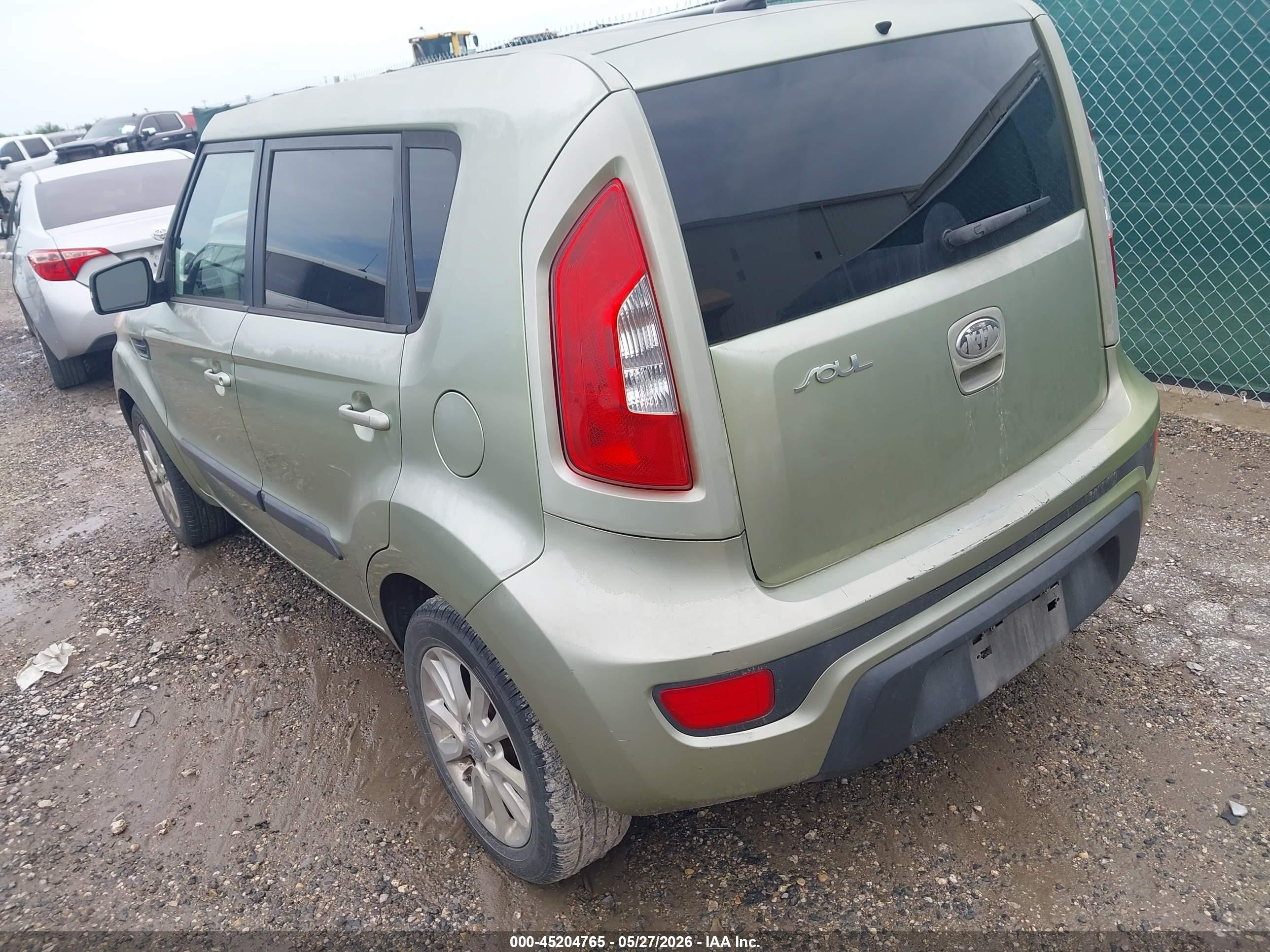 2013 Kia Soul + Green vin: KNDJT2A67D7548844