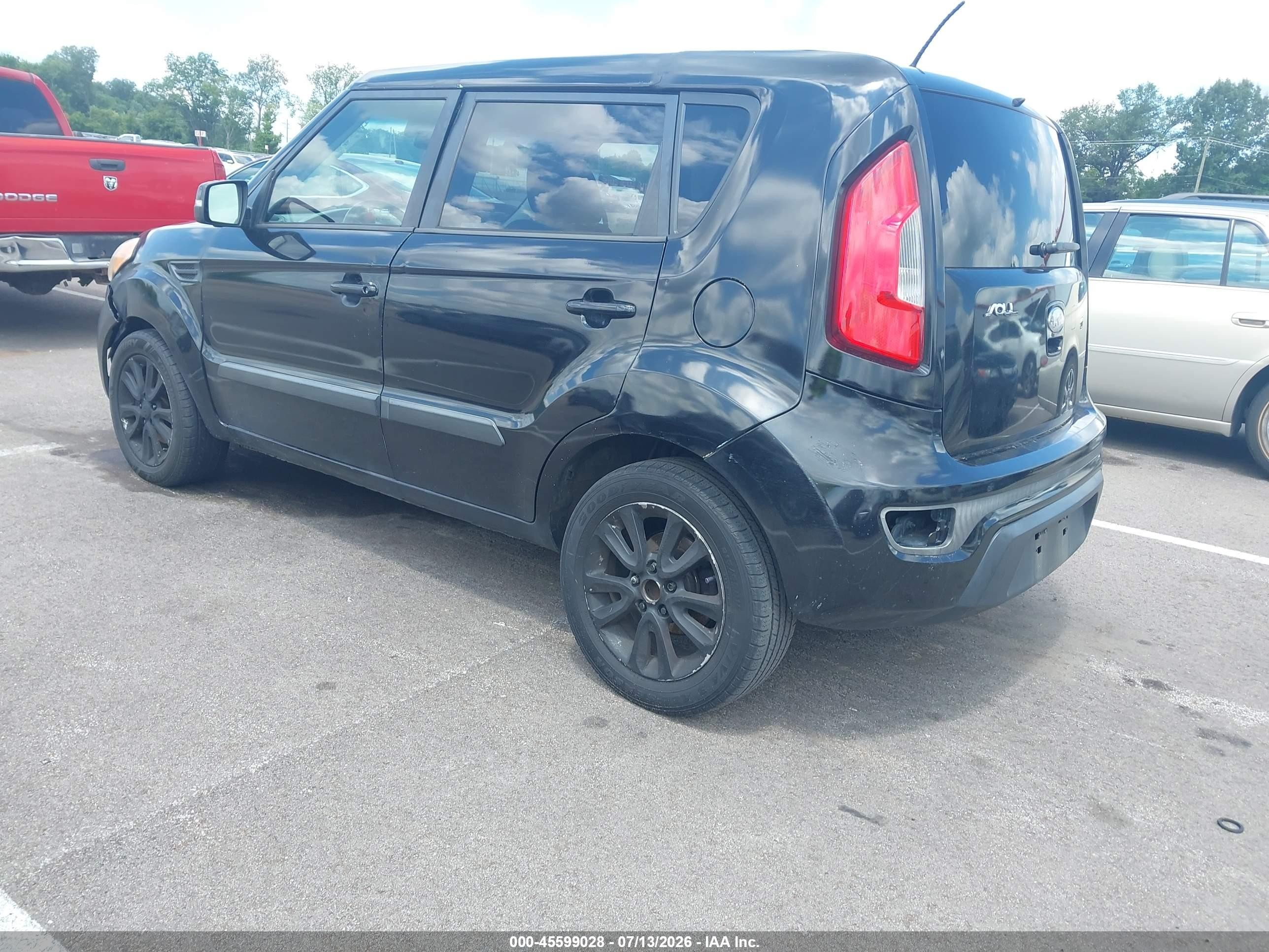 2013 Kia Soul + Black vin: KNDJT2A67D7560900