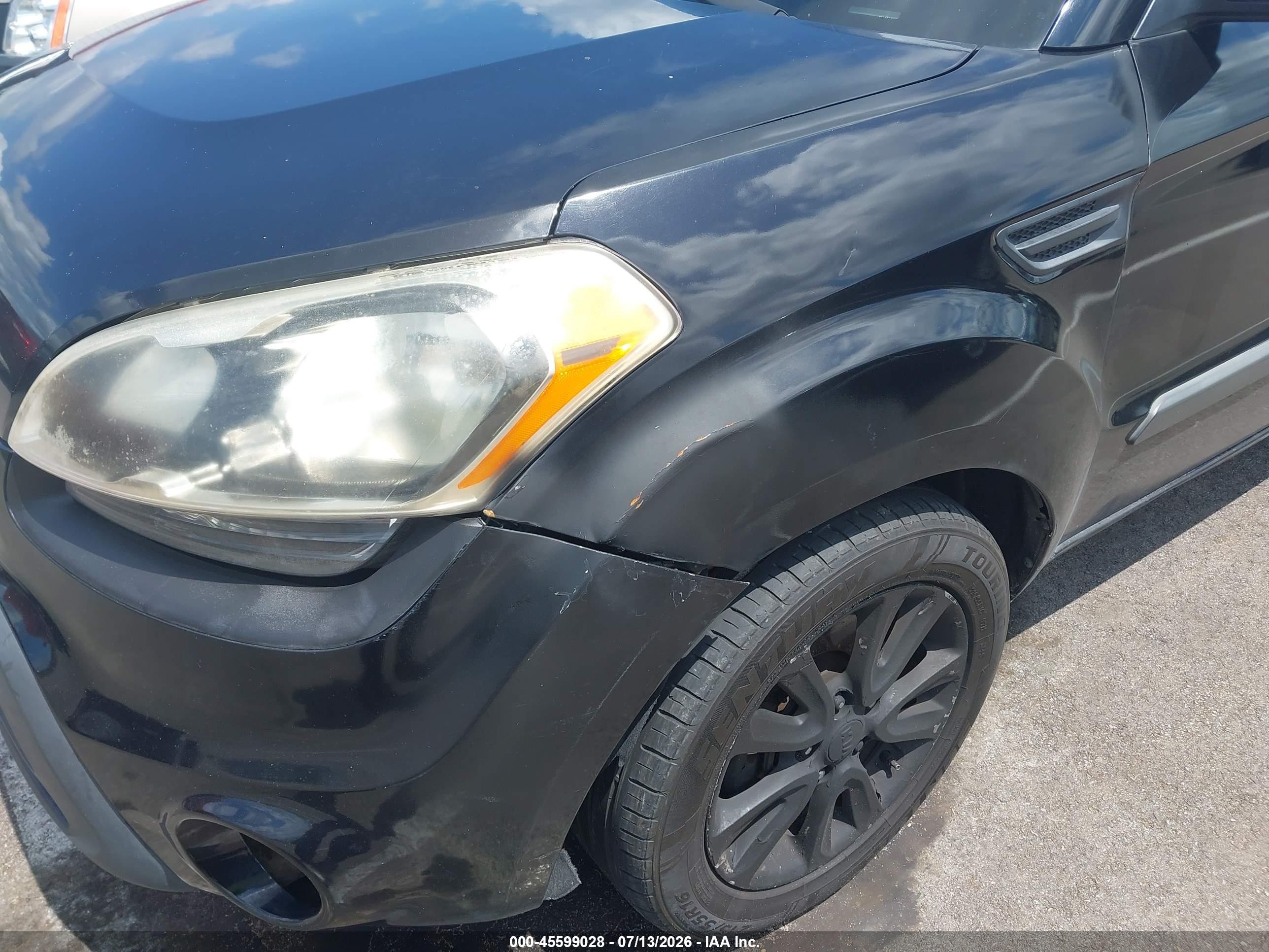 2013 Kia Soul + Black vin: KNDJT2A67D7560900