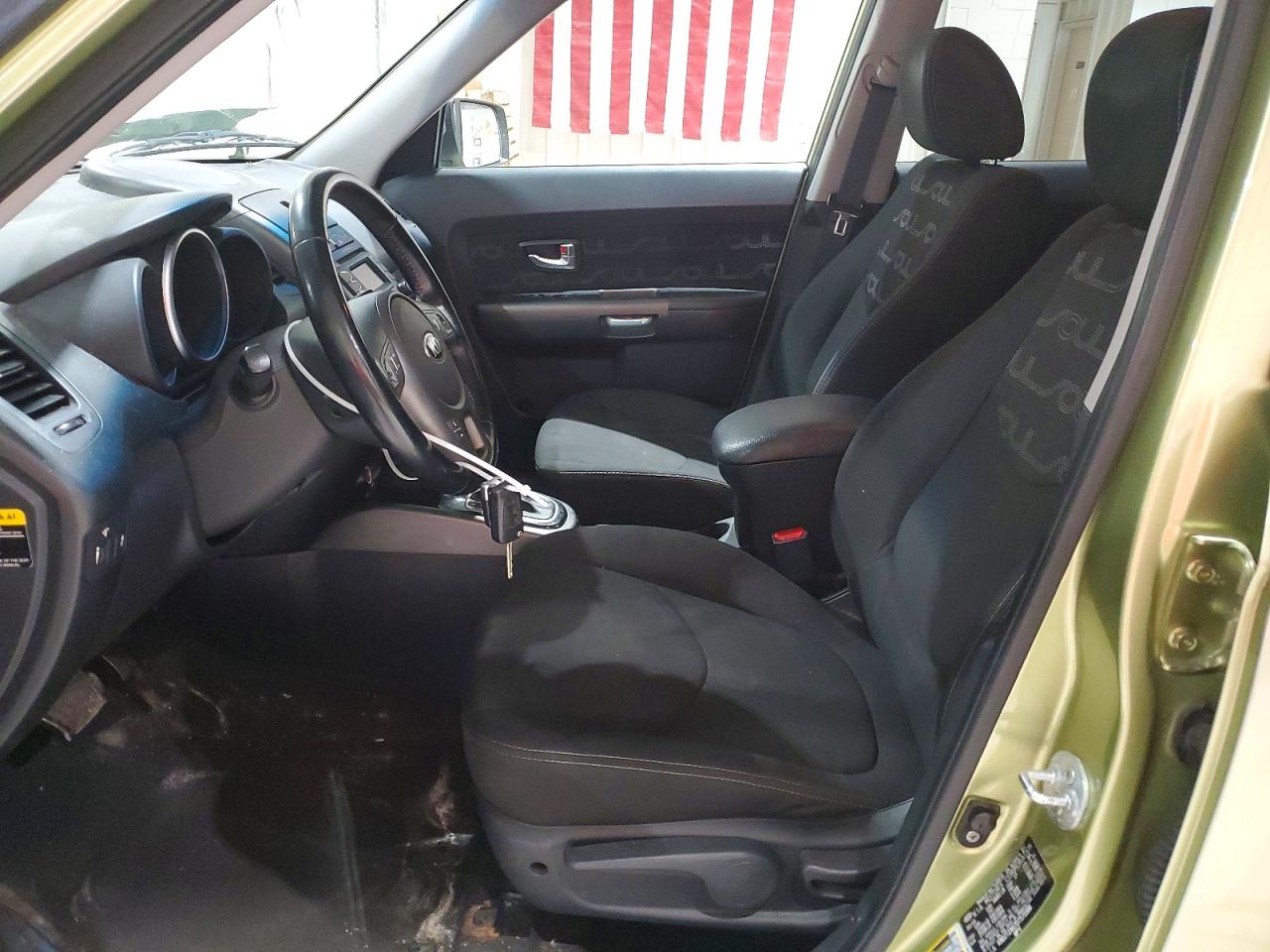 2013 Kia Soul + Green vin: KNDJT2A67D7573386