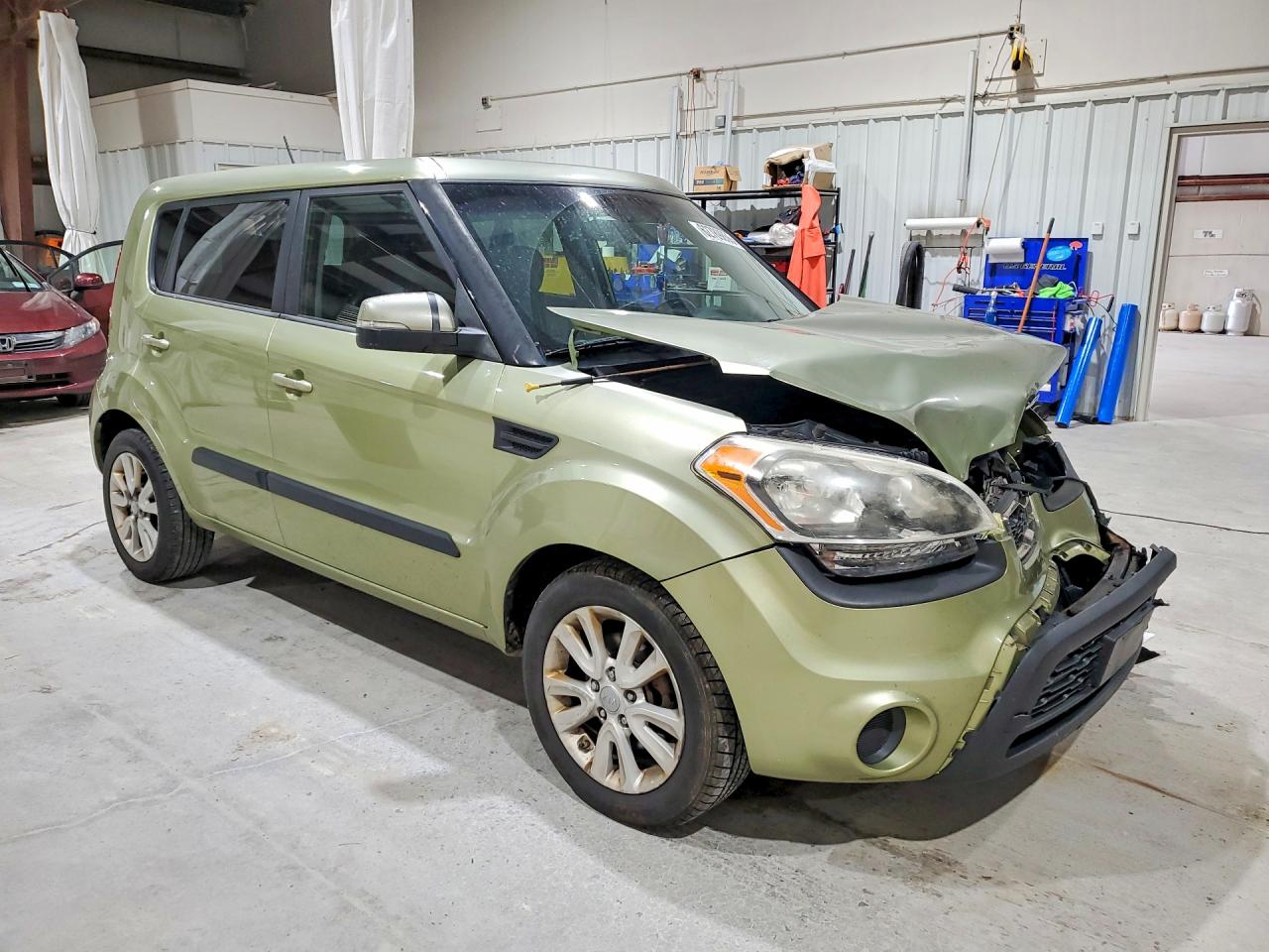 2013 Kia Soul + Green vin: KNDJT2A67D7573386