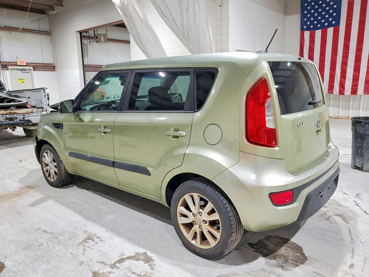2013 Kia Soul + Green vin: KNDJT2A67D7573386