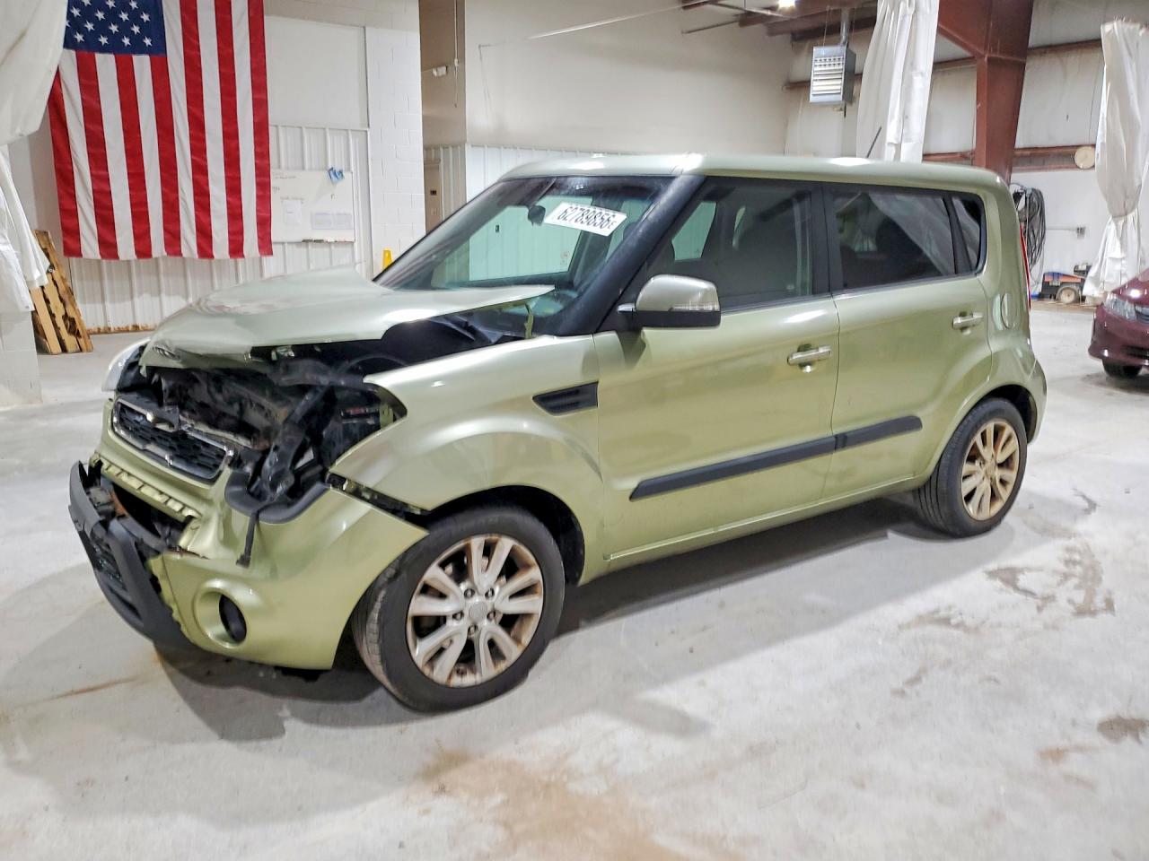 2013 Kia Soul + Green vin: KNDJT2A67D7573386