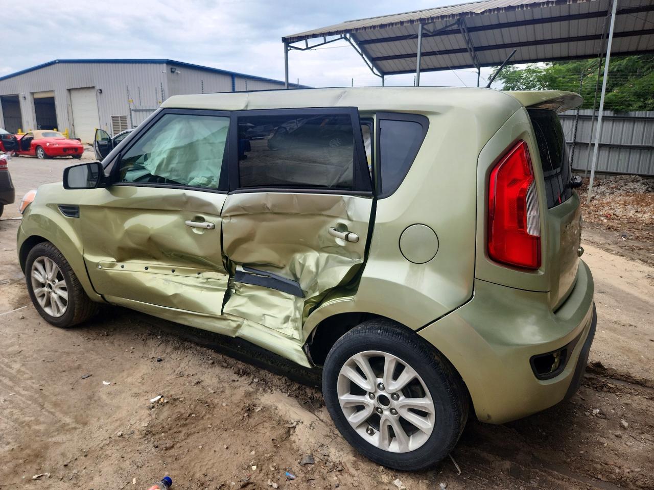2013 Kia Soul + Green vin: KNDJT2A67D7574974