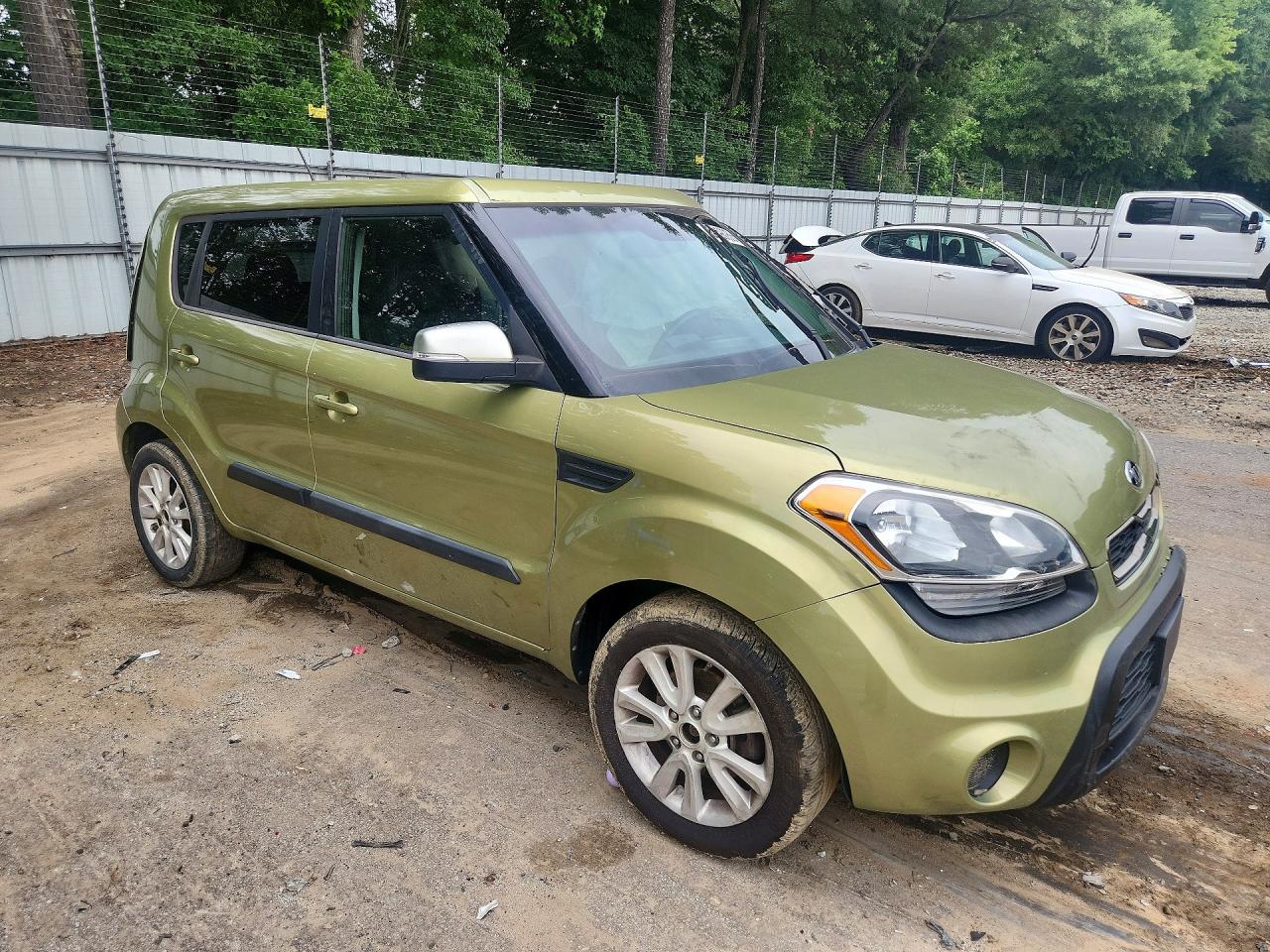 2013 Kia Soul + Green vin: KNDJT2A67D7574974
