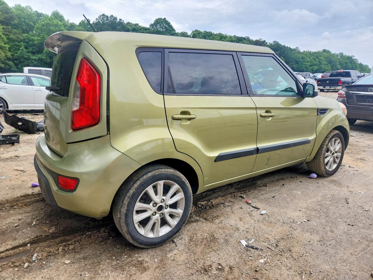2013 Kia Soul + Green vin: KNDJT2A67D7574974