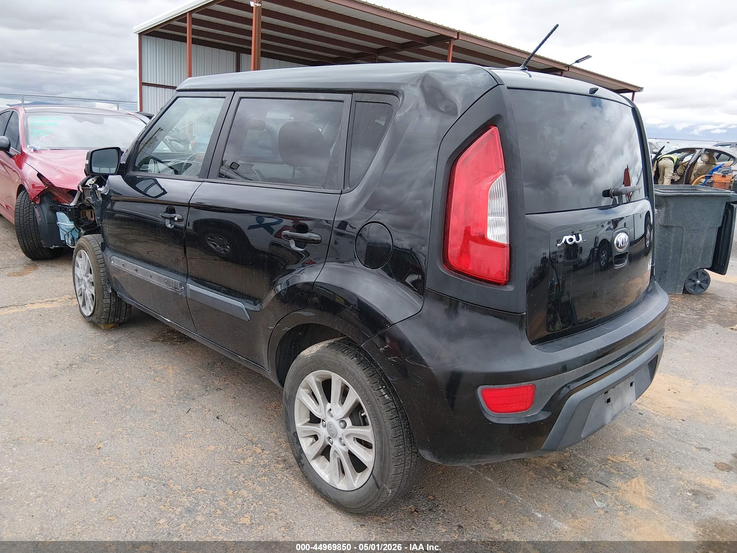 2013 Kia Soul + Black vin: KNDJT2A67D7583349