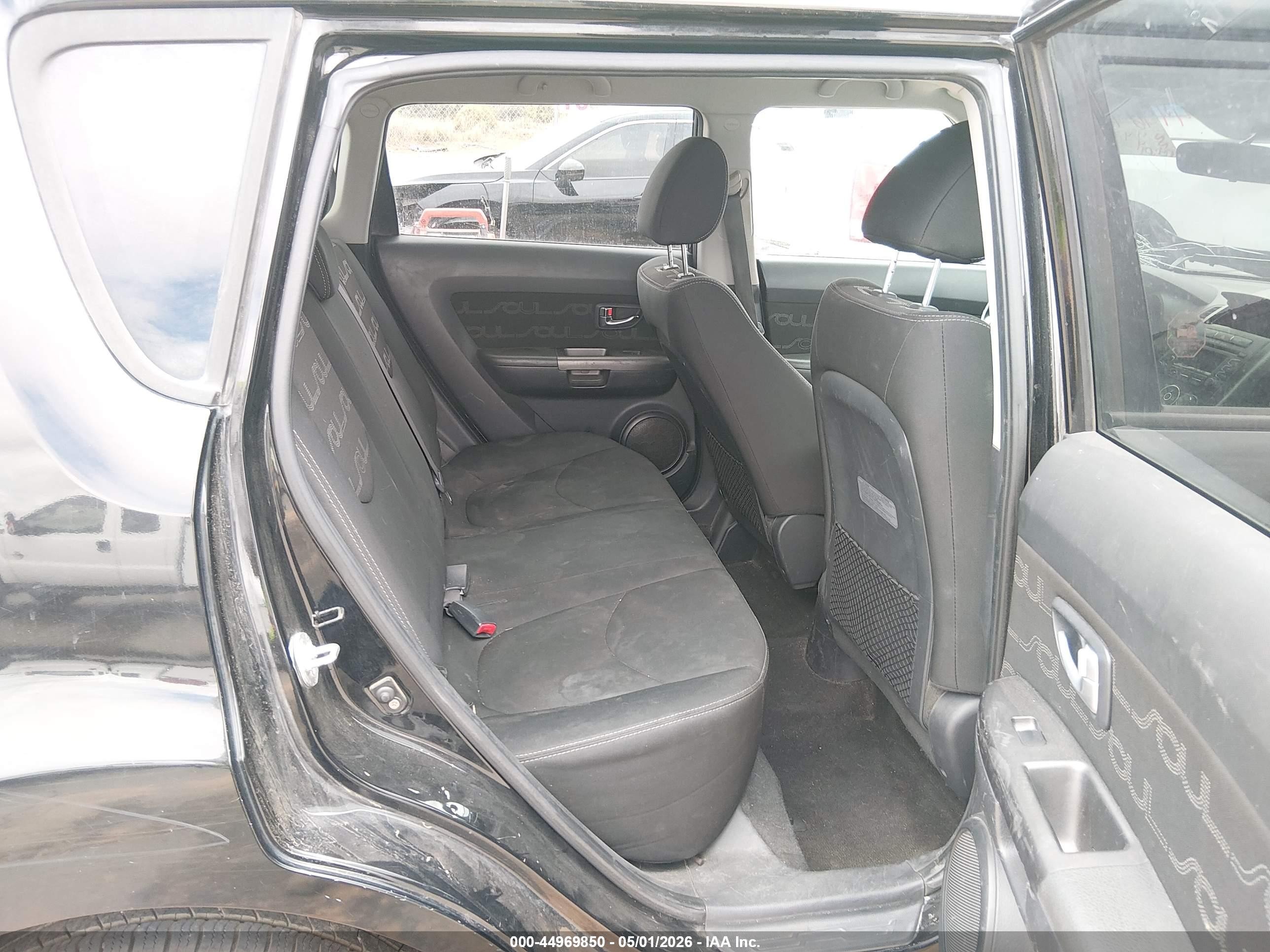 2013 Kia Soul + Black vin: KNDJT2A67D7583349