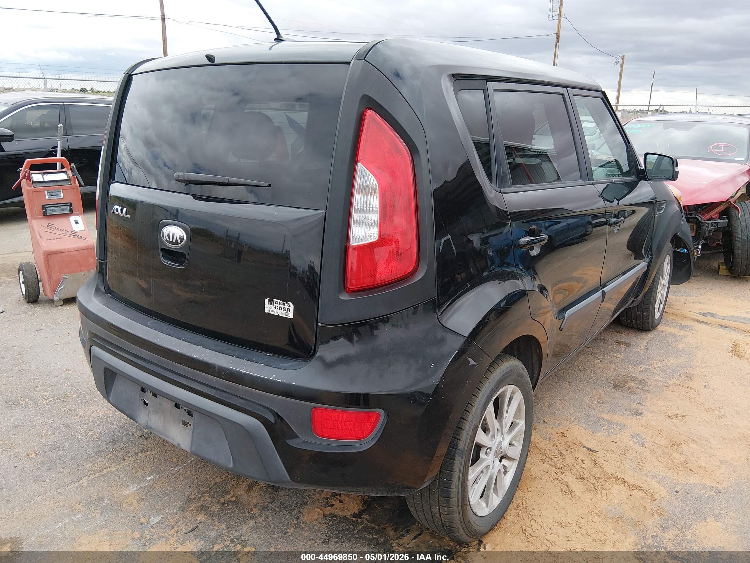 2013 Kia Soul + Black vin: KNDJT2A67D7583349
