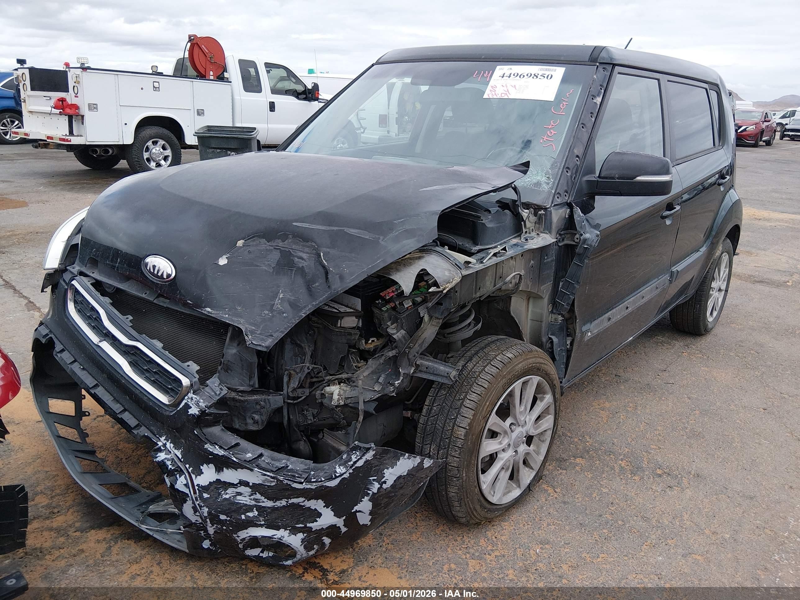 2013 Kia Soul + Black vin: KNDJT2A67D7583349