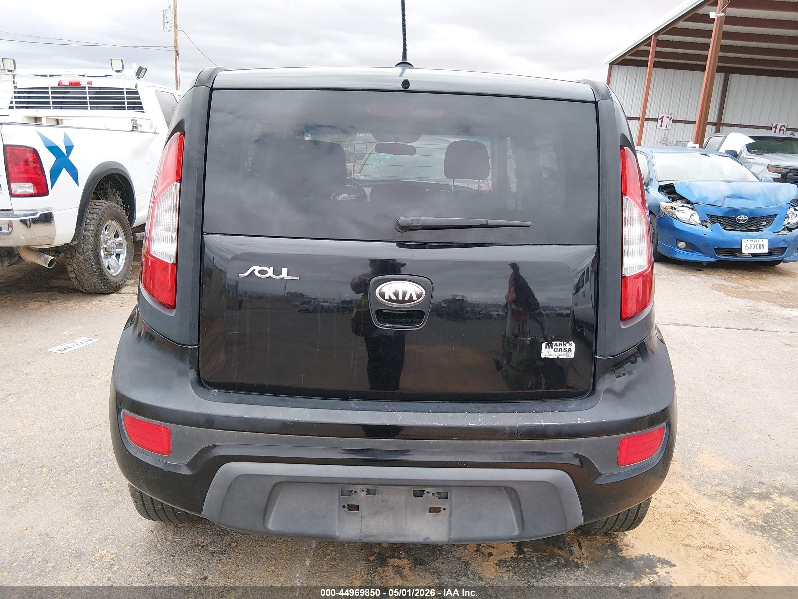 2013 Kia Soul + Black vin: KNDJT2A67D7583349