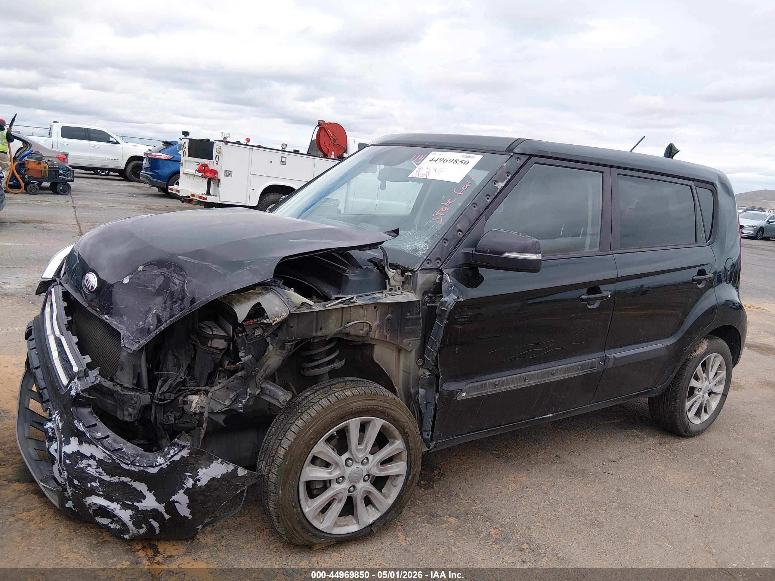 2013 Kia Soul + Black vin: KNDJT2A67D7583349