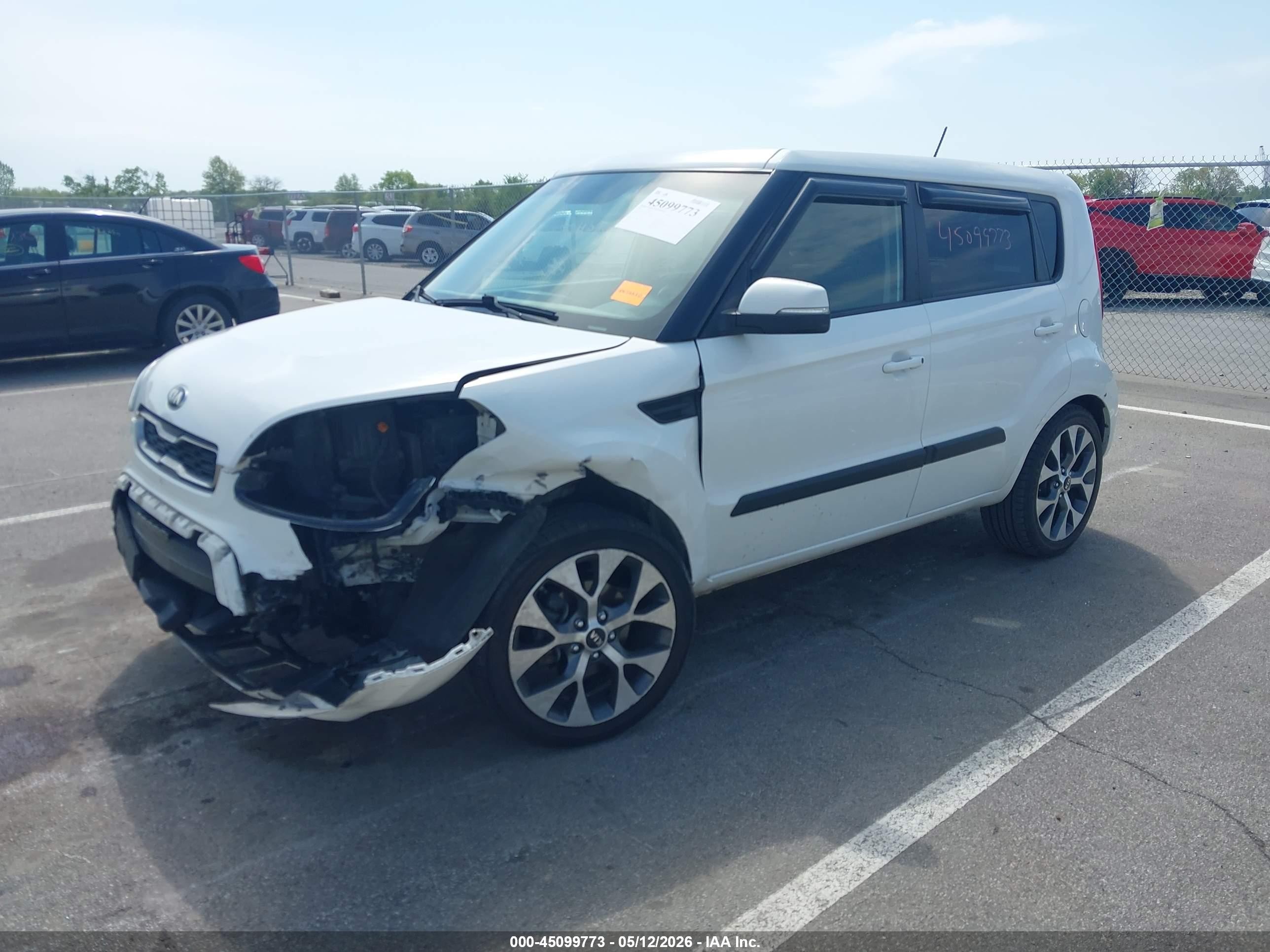 2013 Kia Soul ! White vin: KNDJT2A67D7583612