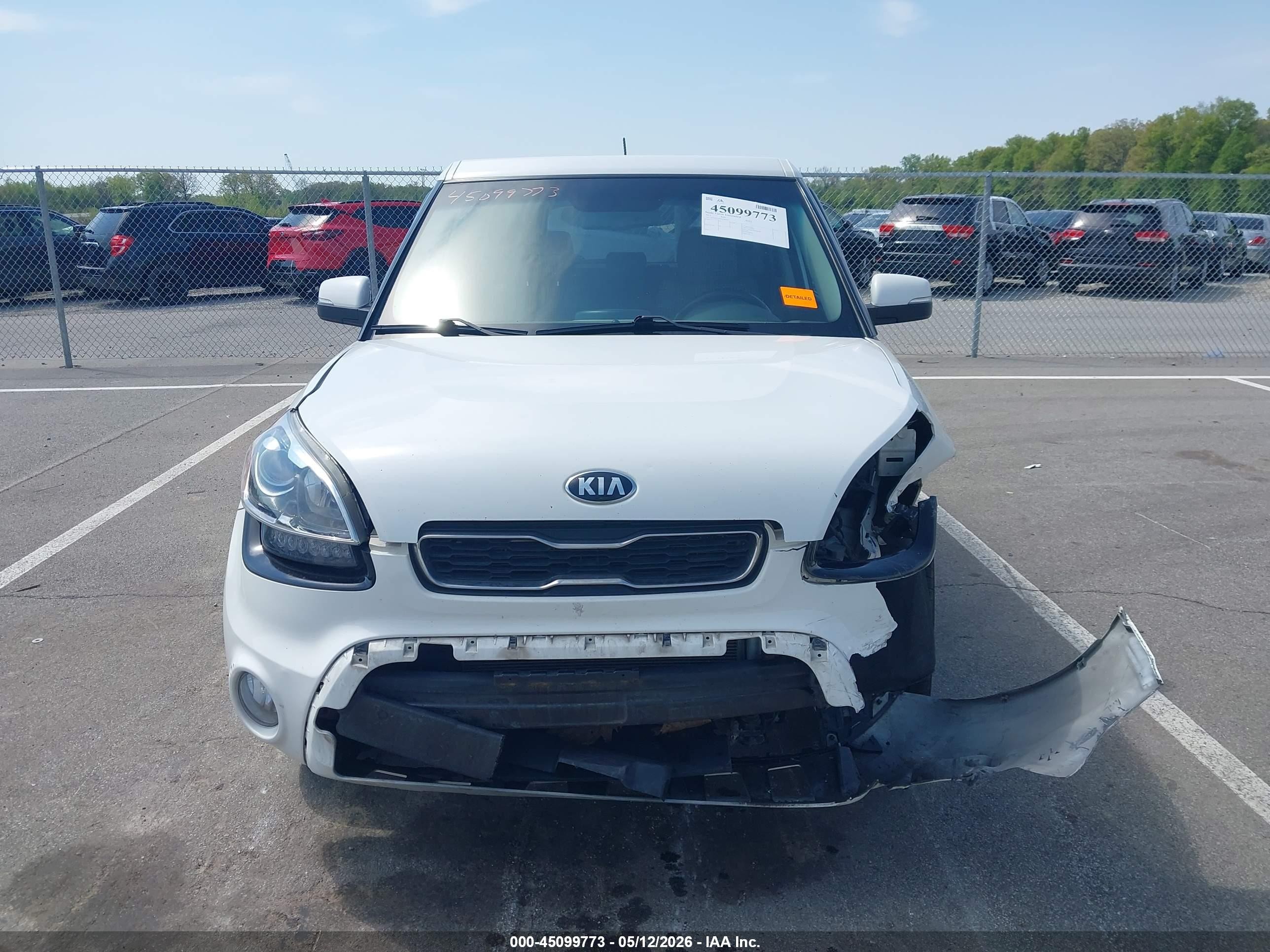 2013 Kia Soul ! White vin: KNDJT2A67D7583612