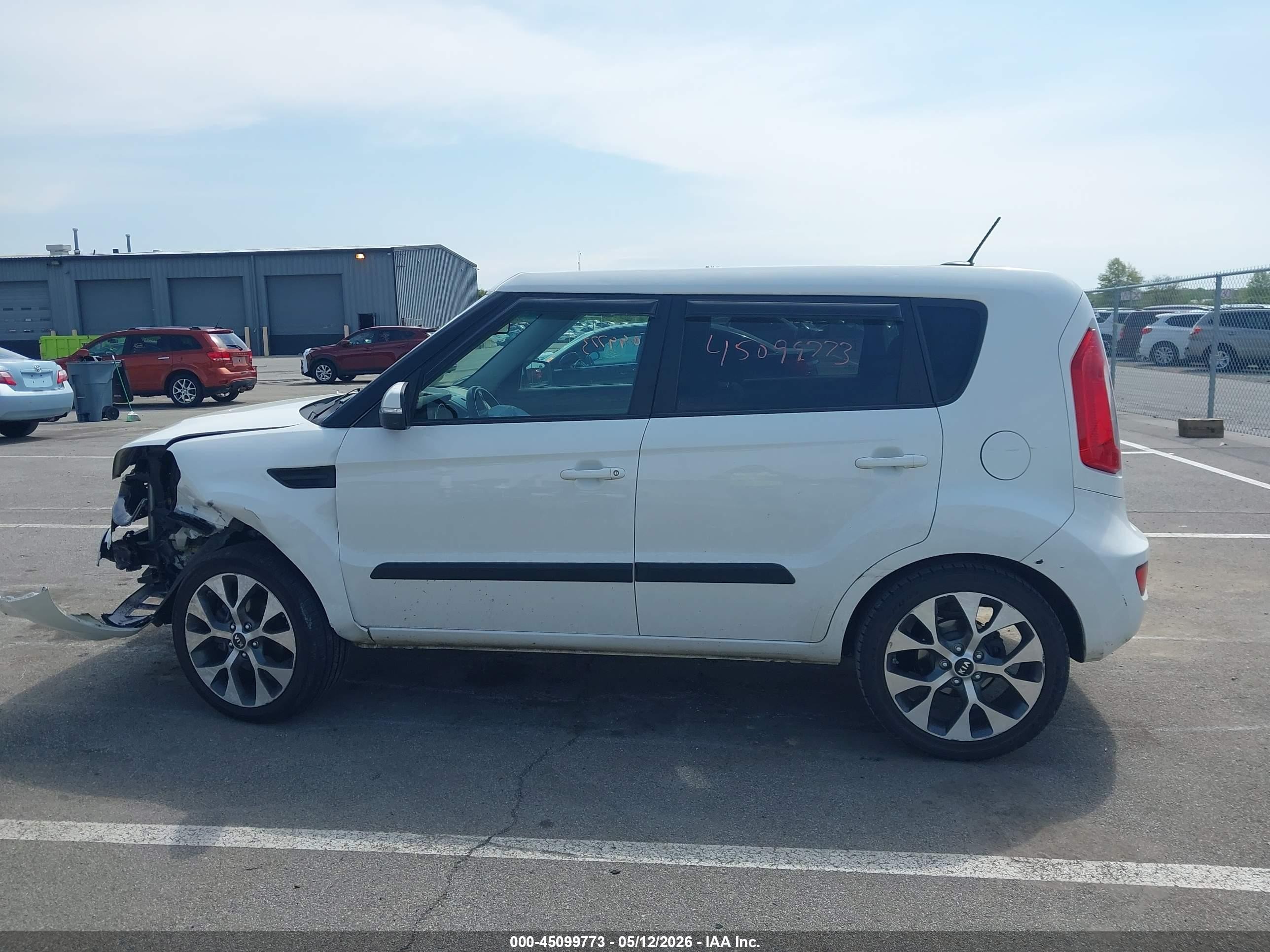 2013 Kia Soul ! White vin: KNDJT2A67D7583612
