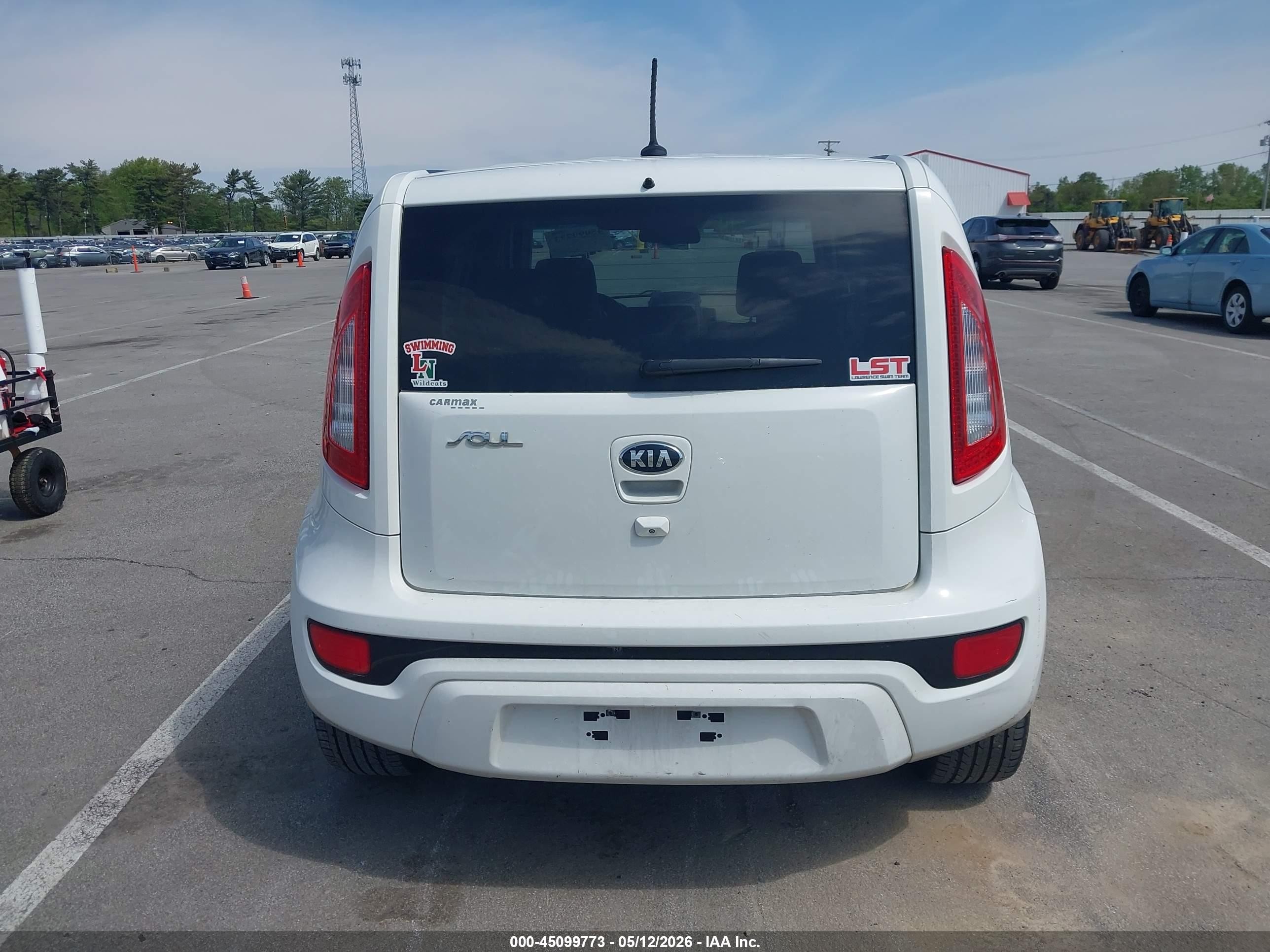 2013 Kia Soul ! White vin: KNDJT2A67D7583612