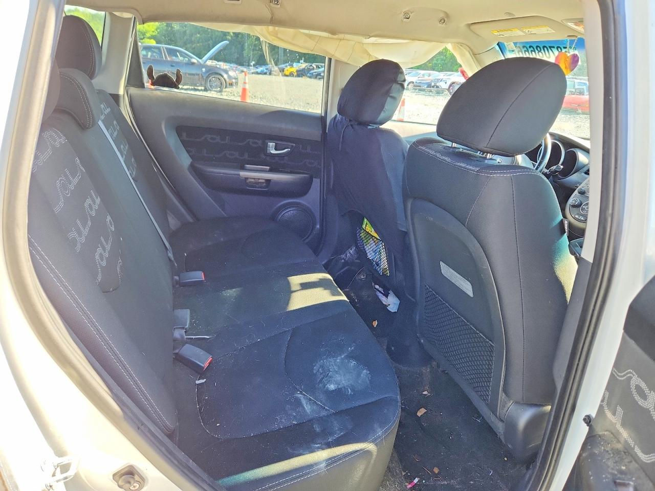 2013 Kia Soul + White vin: KNDJT2A67D7587403