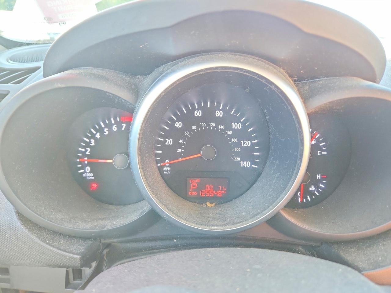 2013 Kia Soul + White vin: KNDJT2A67D7587403