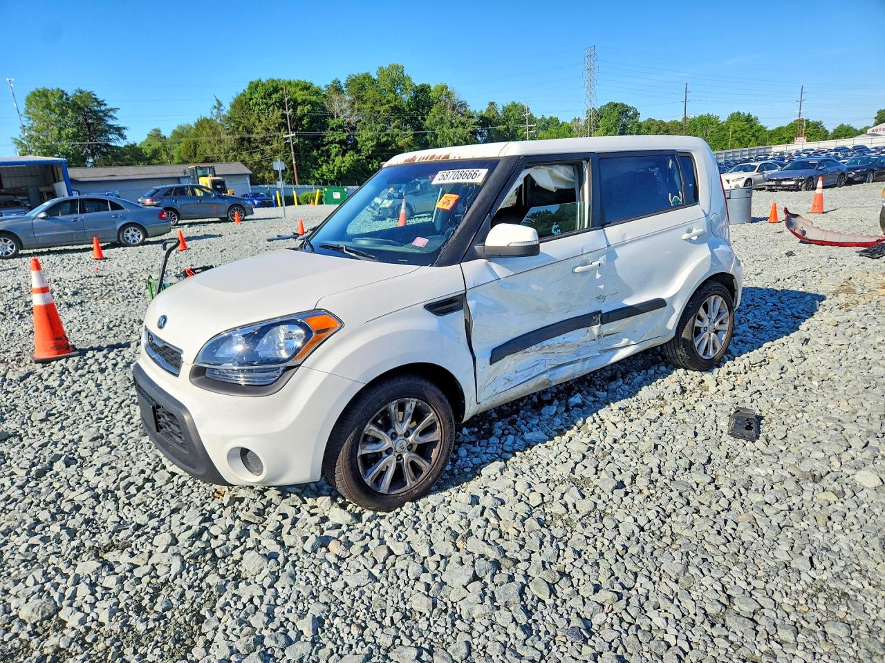 2013 Kia Soul + White vin: KNDJT2A67D7587403