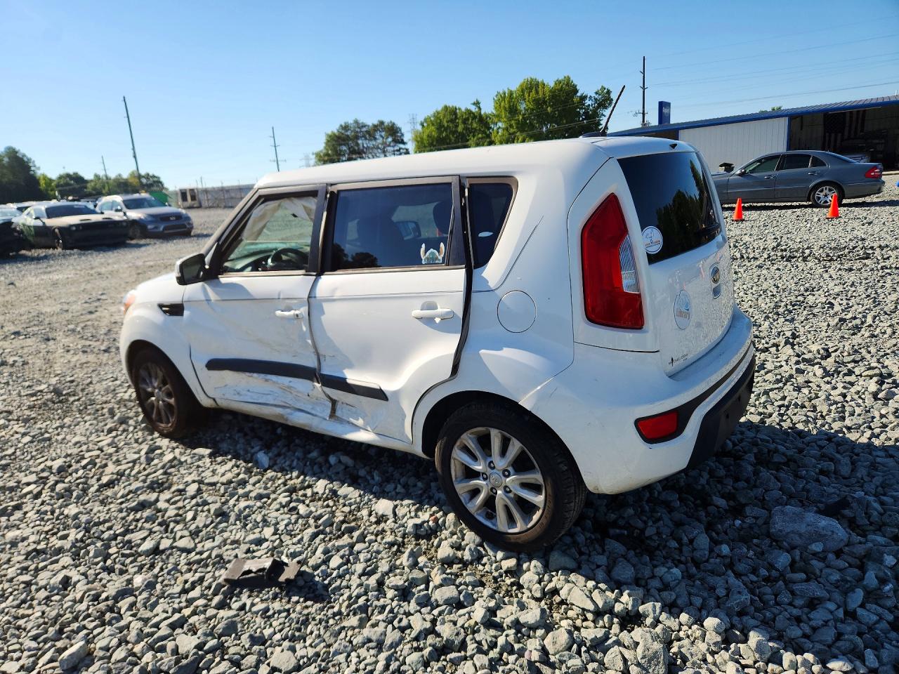 2013 Kia Soul + White vin: KNDJT2A67D7587403