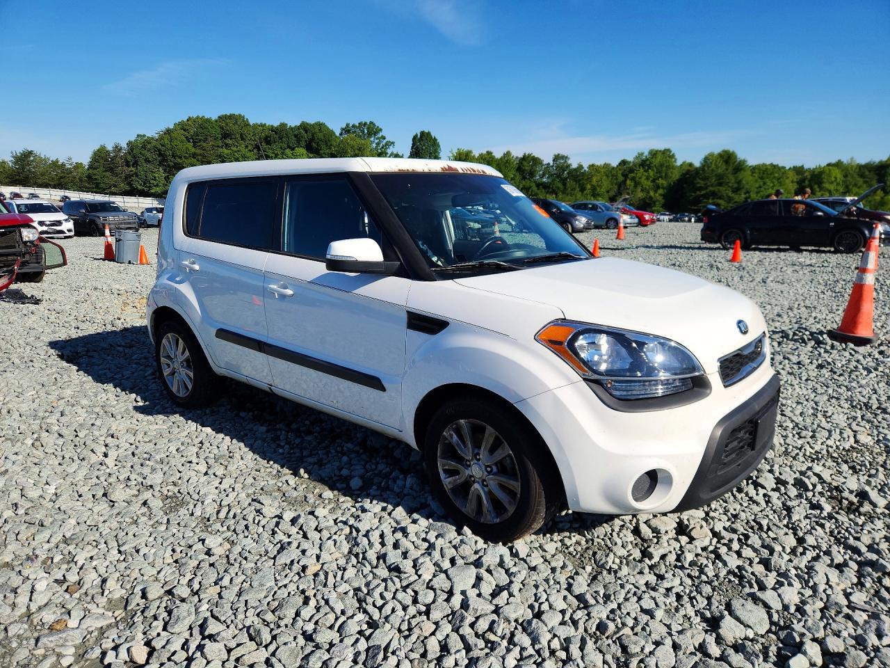 2013 Kia Soul + White vin: KNDJT2A67D7587403