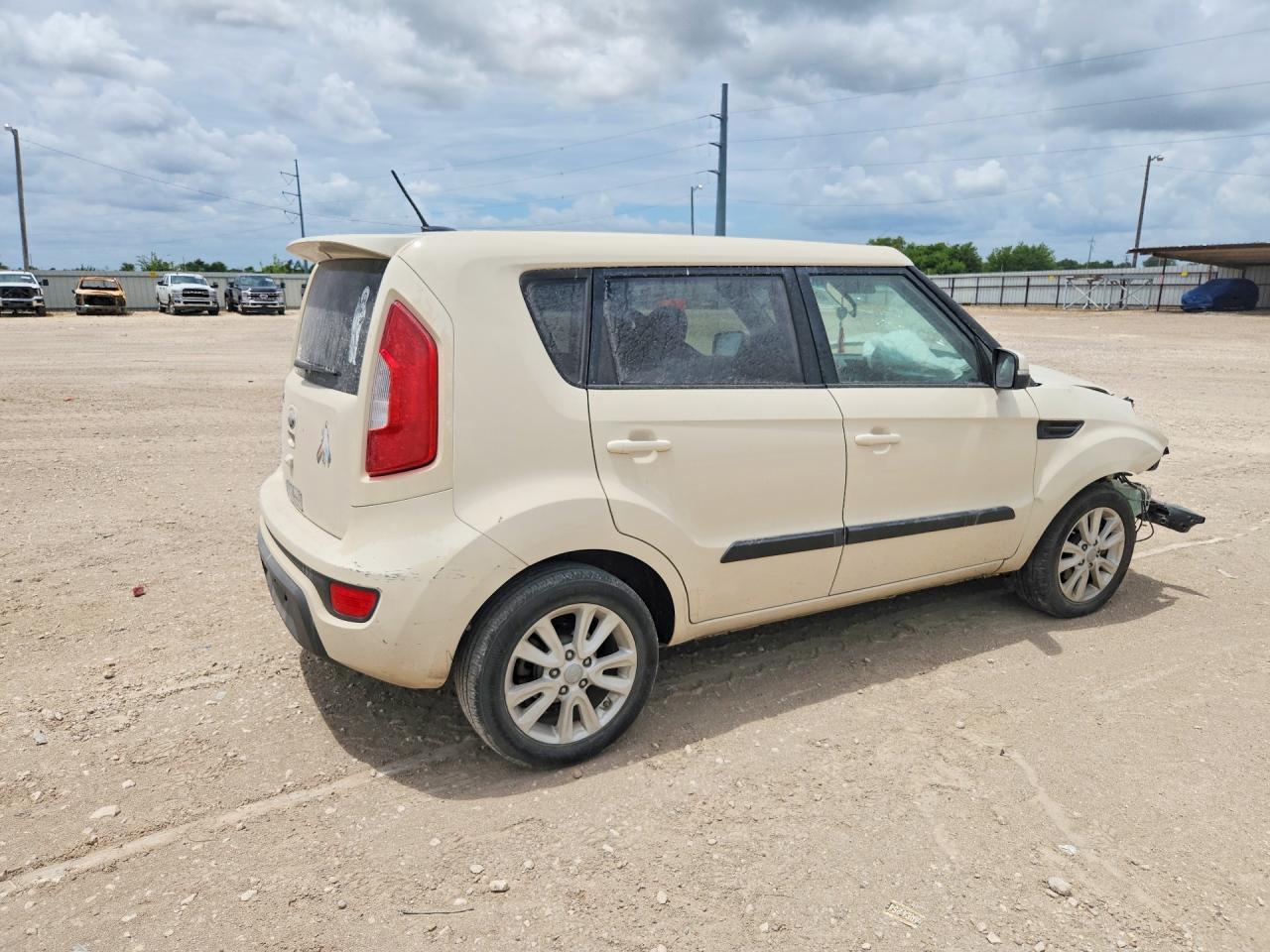2013 Kia Soul + Бежевый vin: KNDJT2A67D7756397