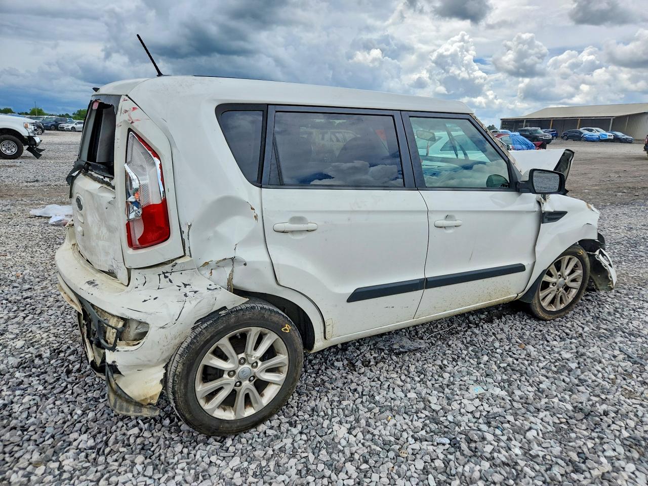 2012 Kia Soul + White vin: KNDJT2A68C7415492