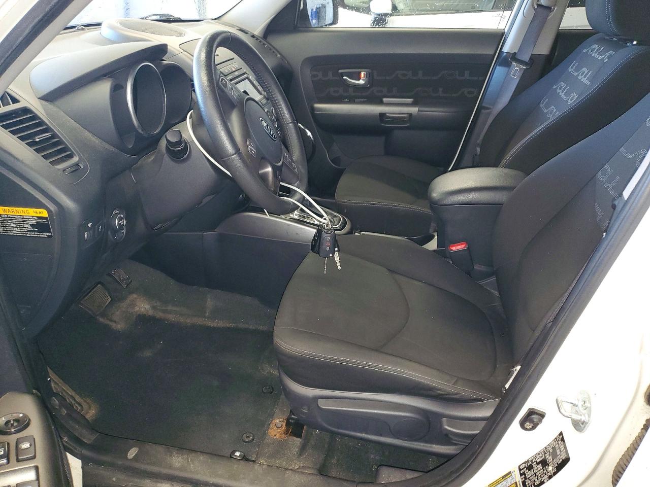 2012 Kia Soul + White vin: KNDJT2A68C7426413