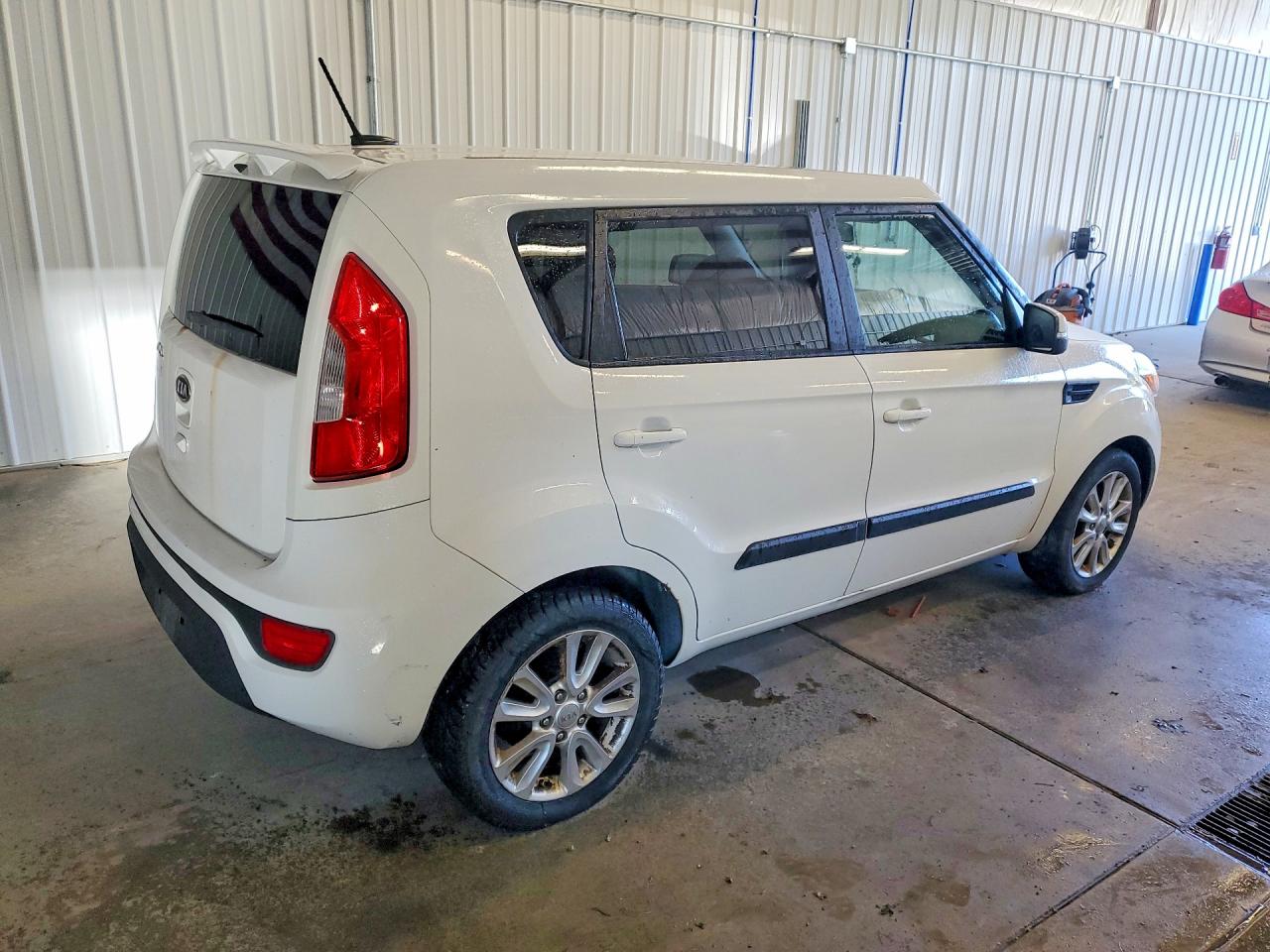 2012 Kia Soul + White vin: KNDJT2A68C7426413