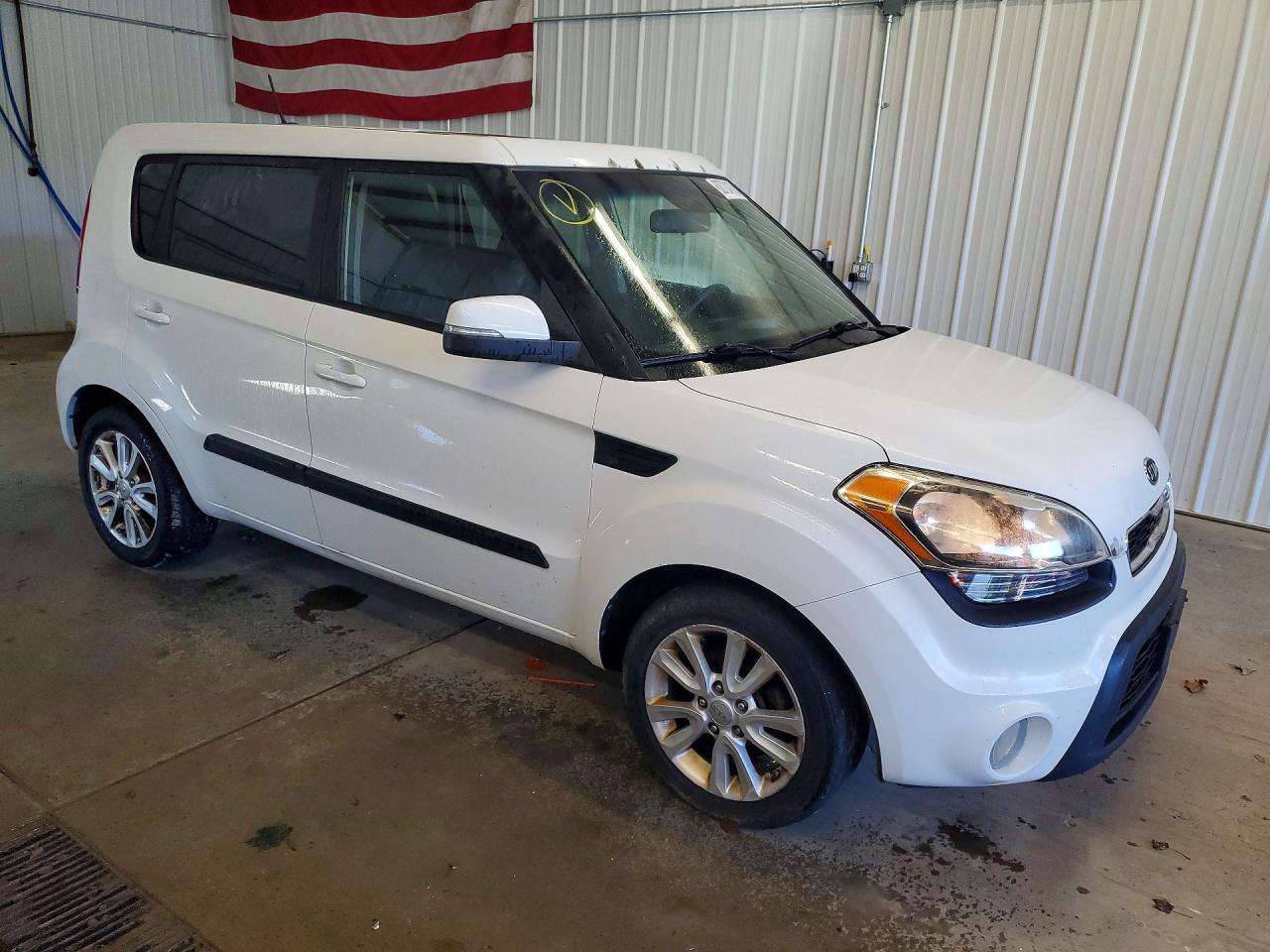 2012 Kia Soul + White vin: KNDJT2A68C7426413