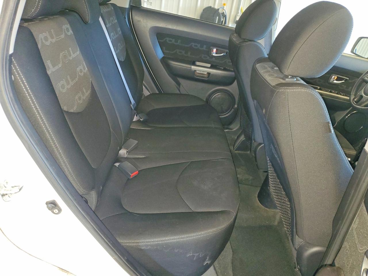 2012 Kia Soul + White vin: KNDJT2A68C7426413