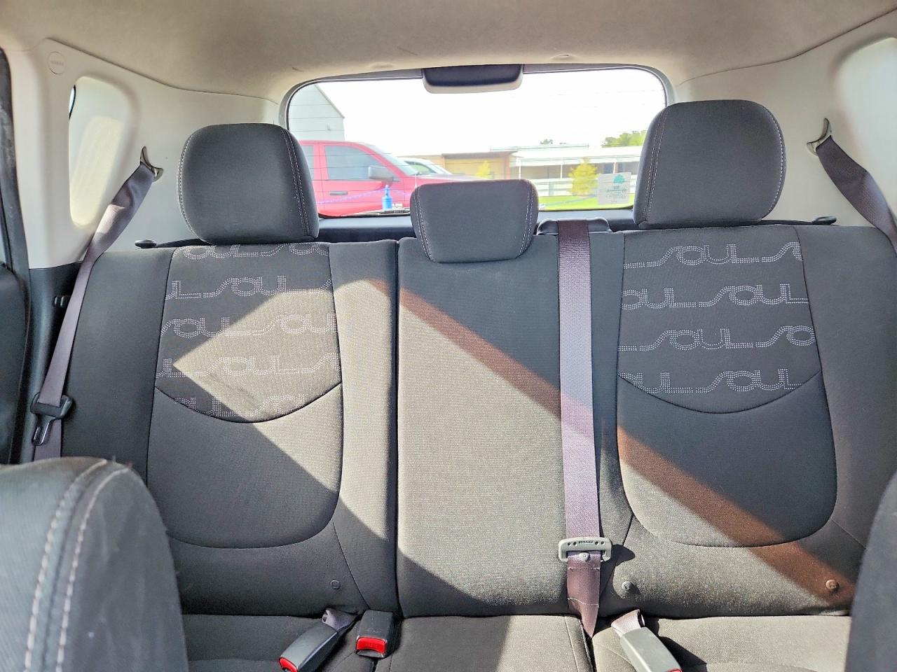 2012 Kia Soul + Silver vin: KNDJT2A68C7456673