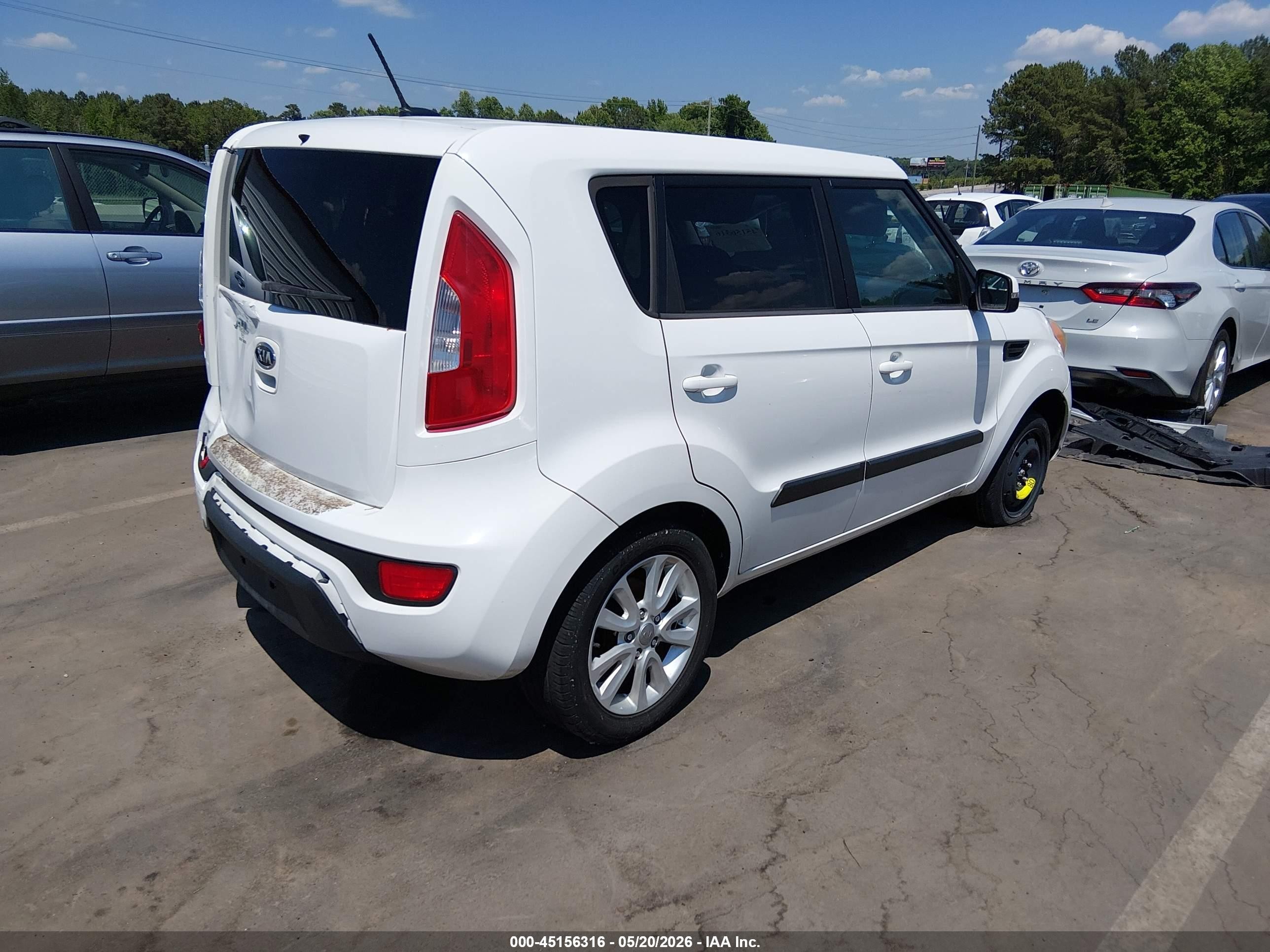 2012 Kia Soul + White vin: KNDJT2A68C7464451