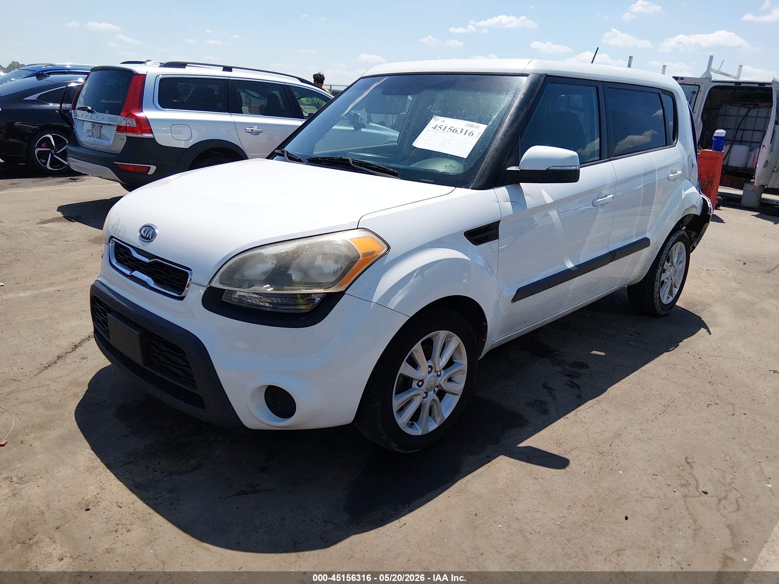 2012 Kia Soul + White vin: KNDJT2A68C7464451