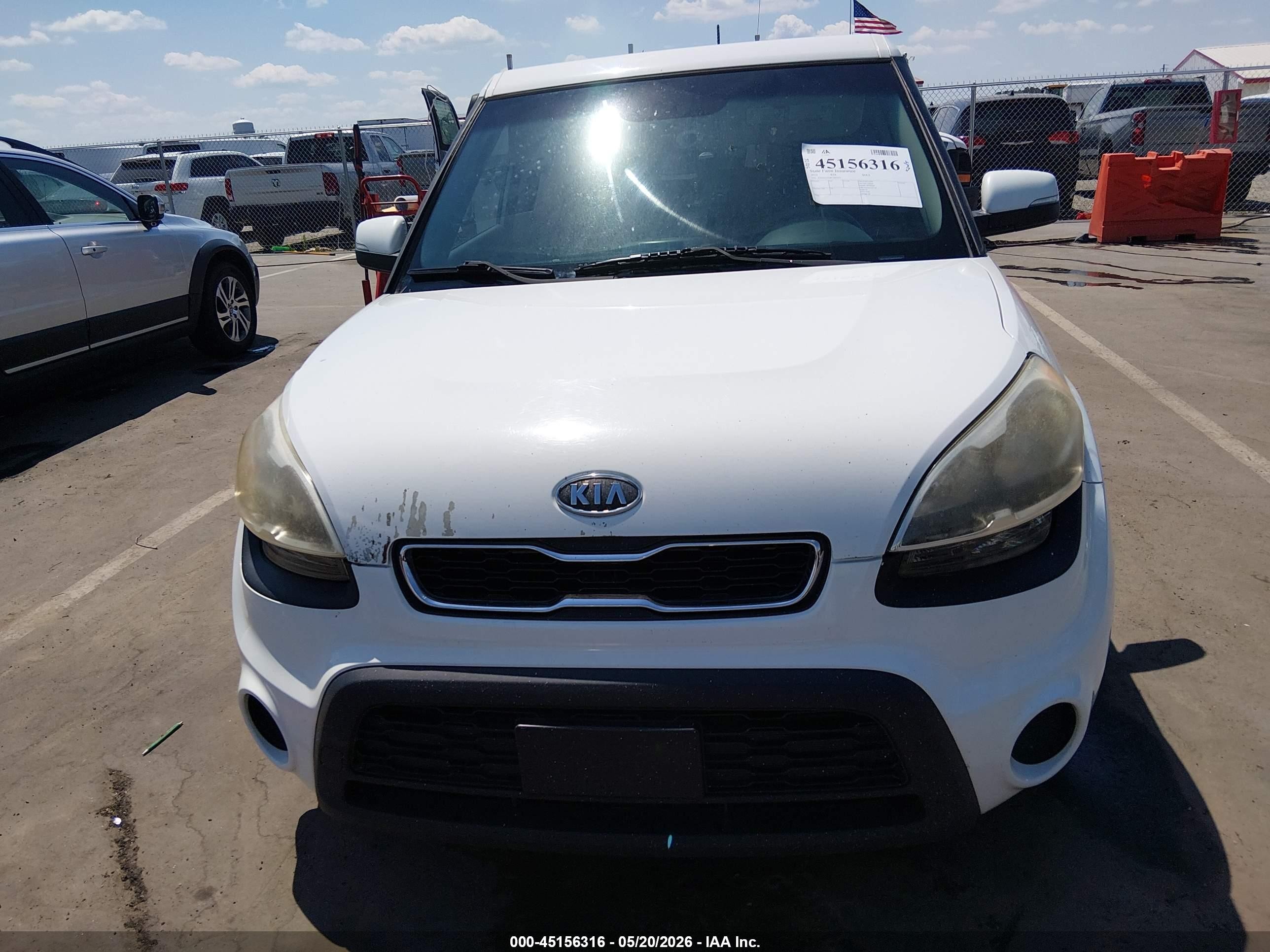 2012 Kia Soul + White vin: KNDJT2A68C7464451
