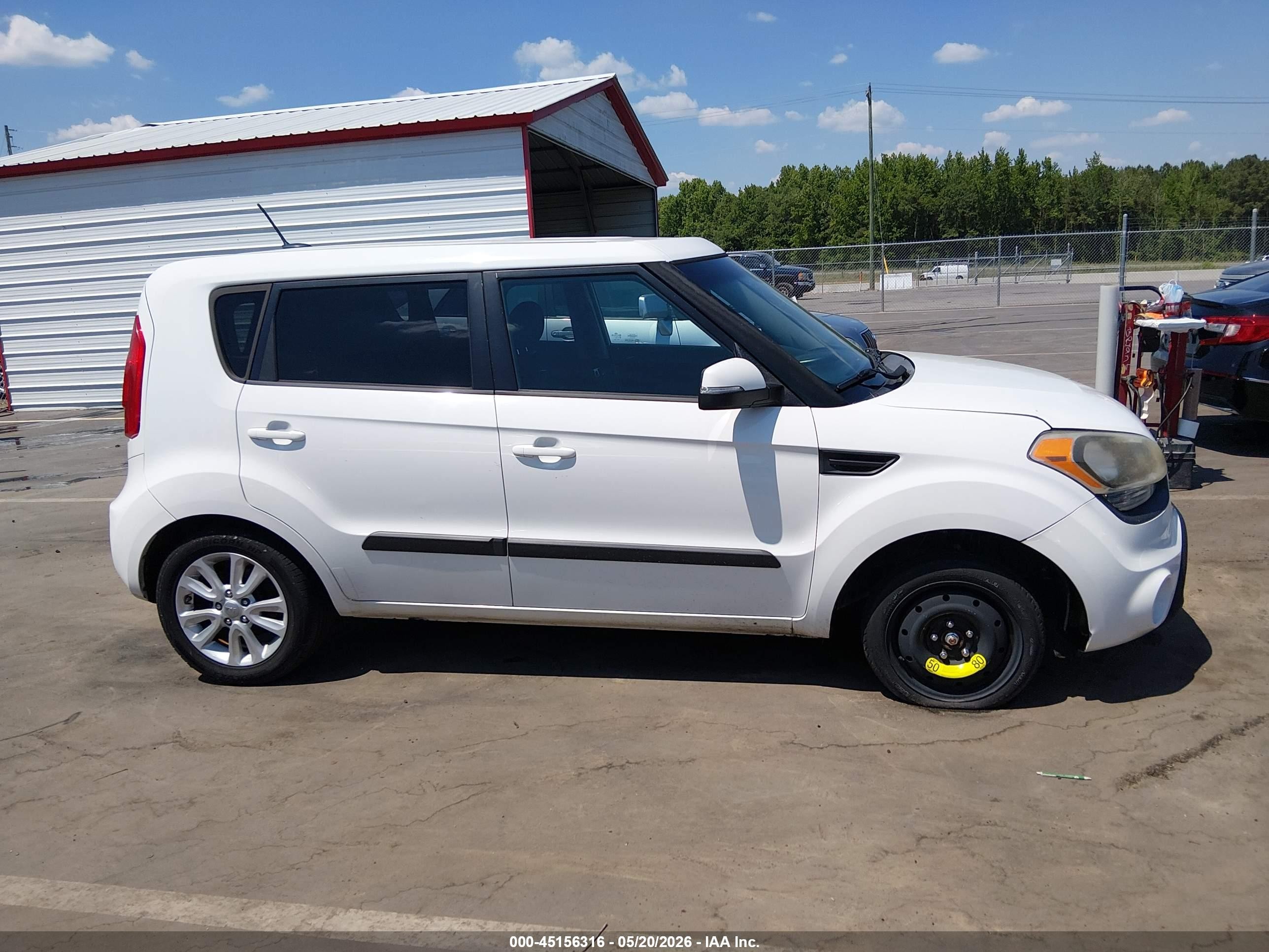 2012 Kia Soul + White vin: KNDJT2A68C7464451