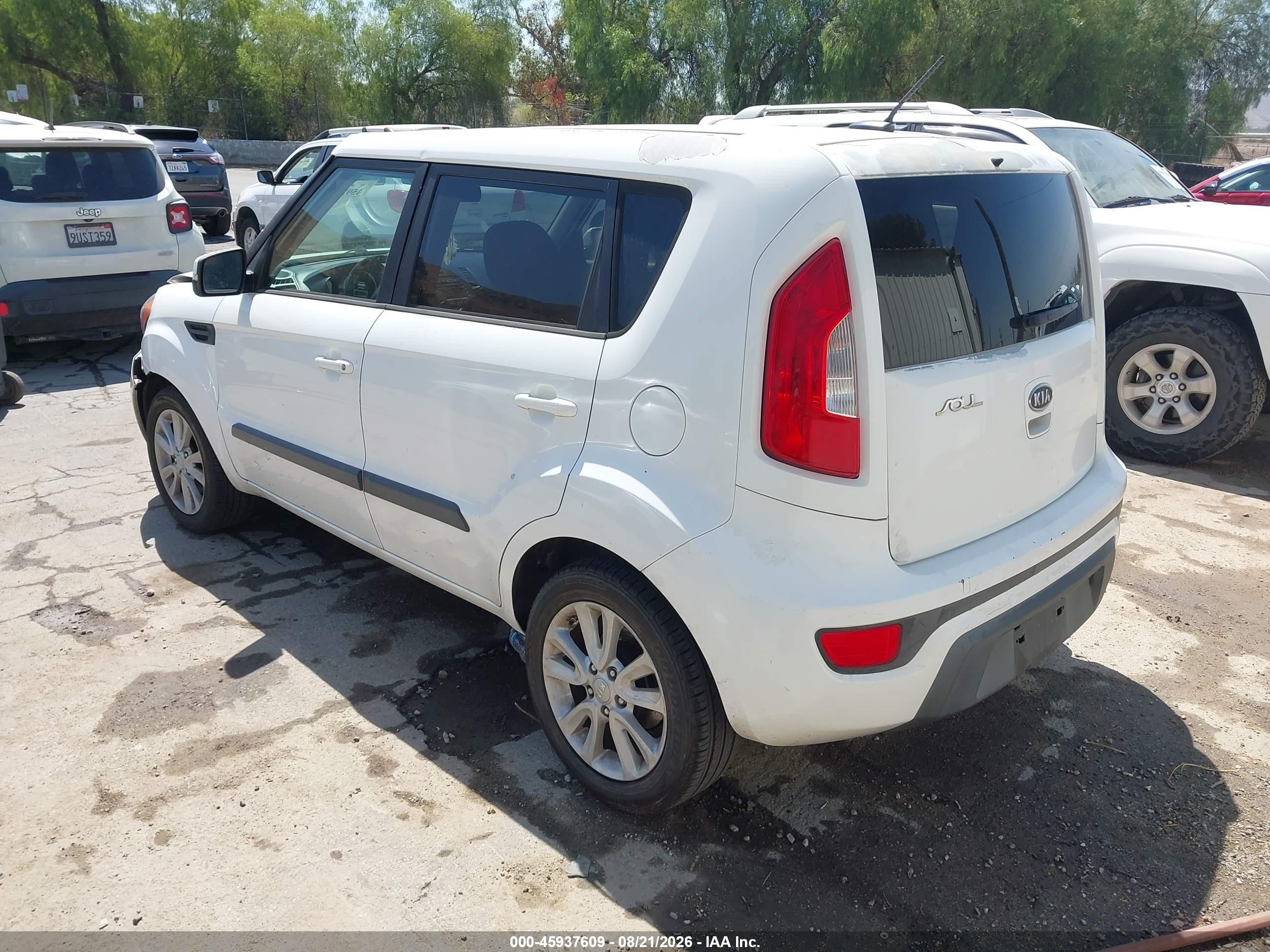 2012 Kia Soul + White vin: KNDJT2A68C7465308