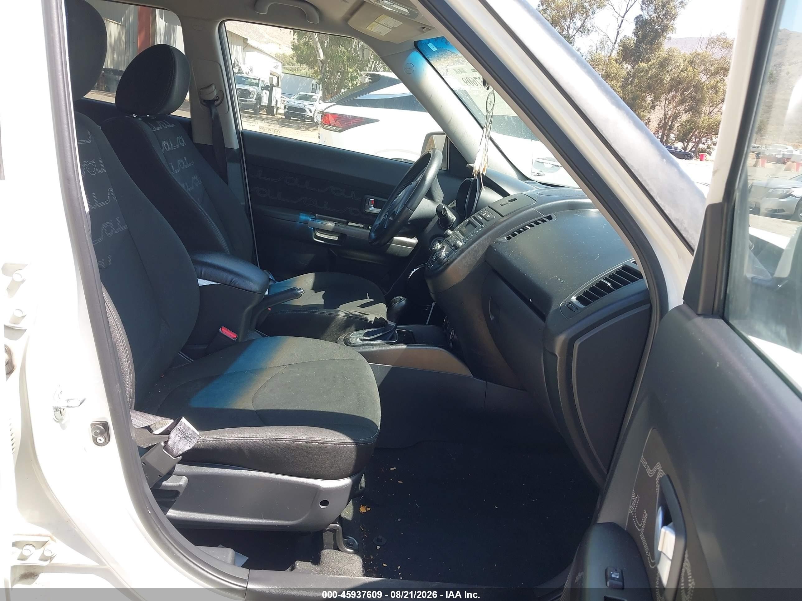 2012 Kia Soul + White vin: KNDJT2A68C7465308