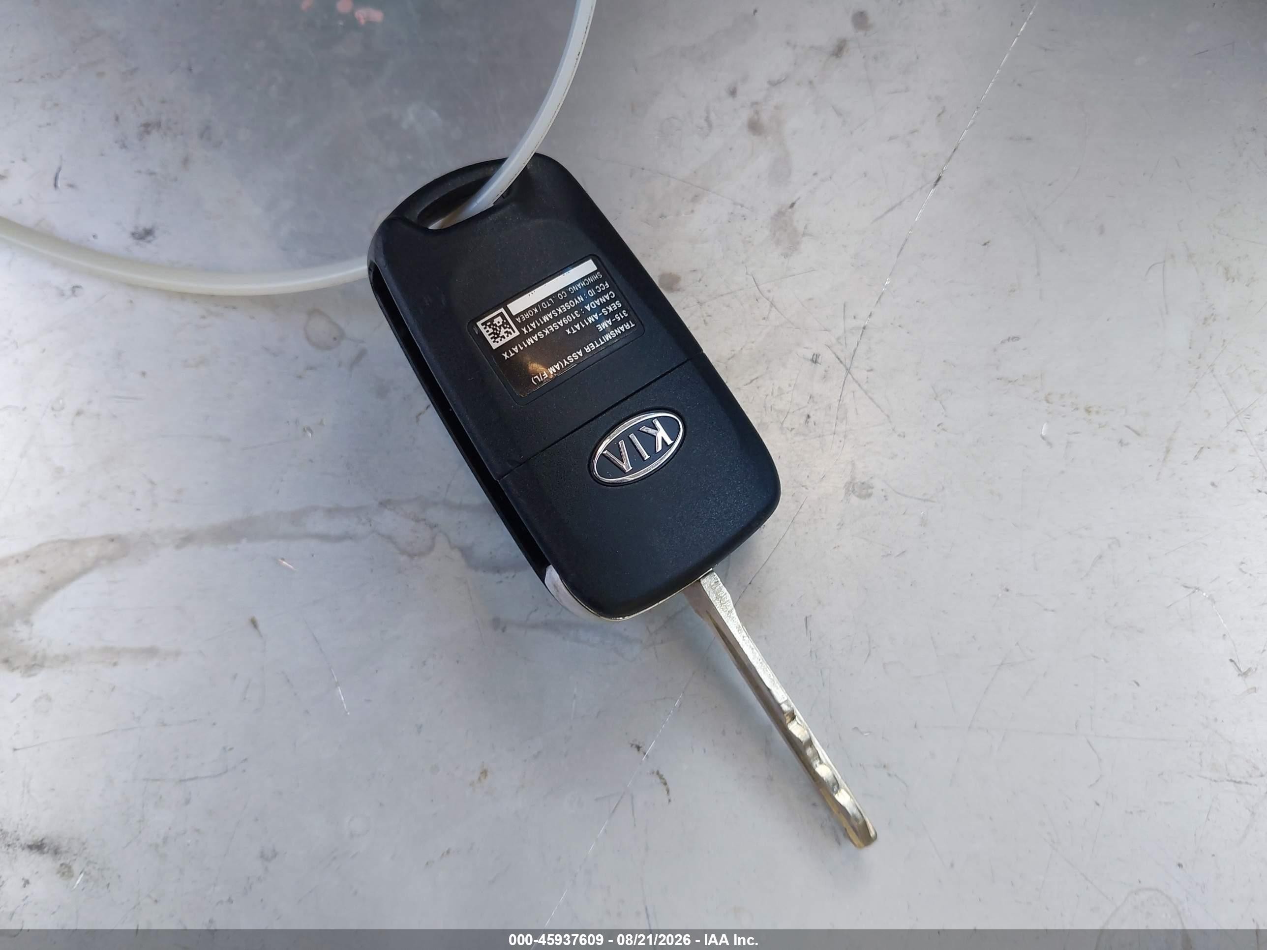 2012 Kia Soul + White vin: KNDJT2A68C7465308