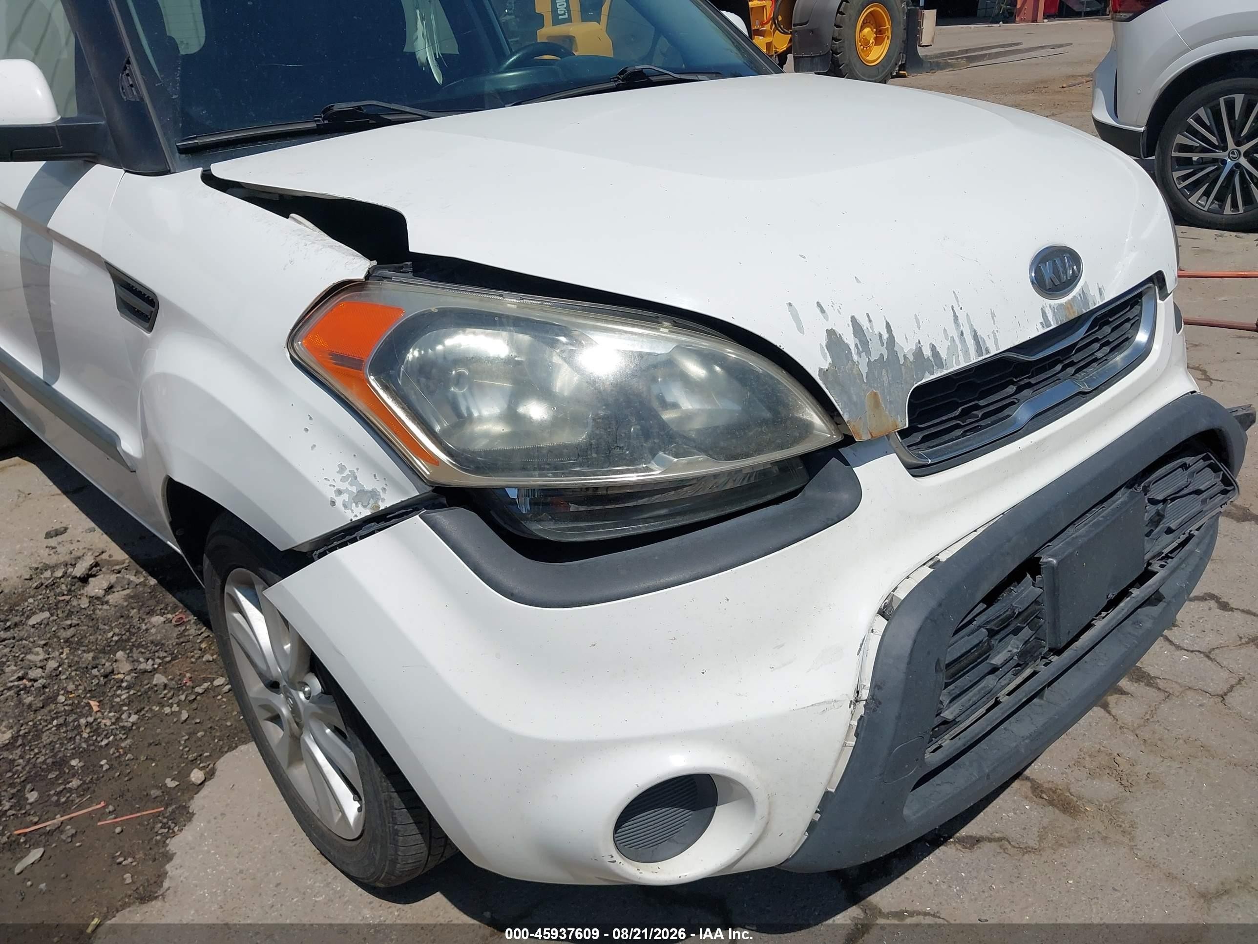 2012 Kia Soul + White vin: KNDJT2A68C7465308