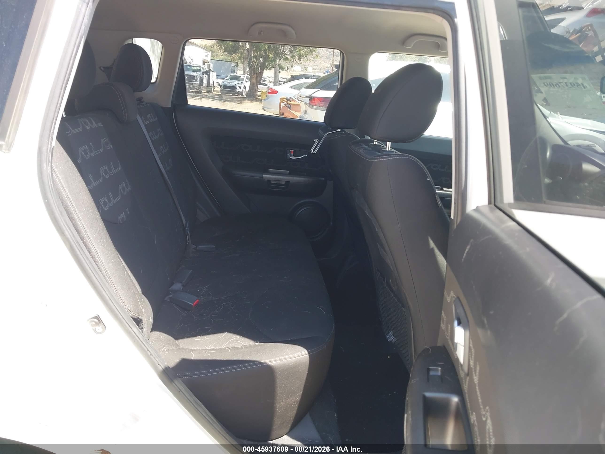 2012 Kia Soul + White vin: KNDJT2A68C7465308