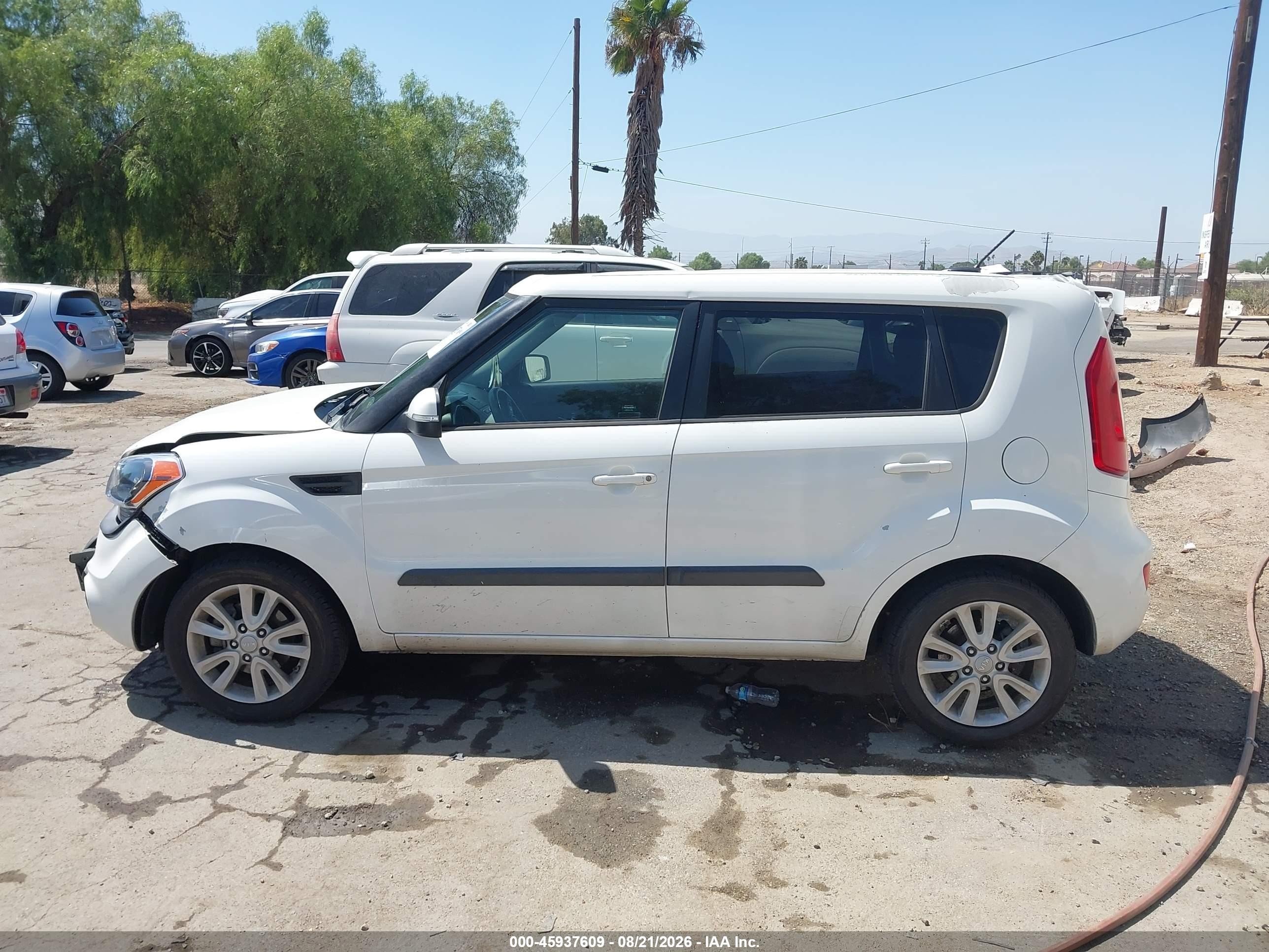 2012 Kia Soul + White vin: KNDJT2A68C7465308