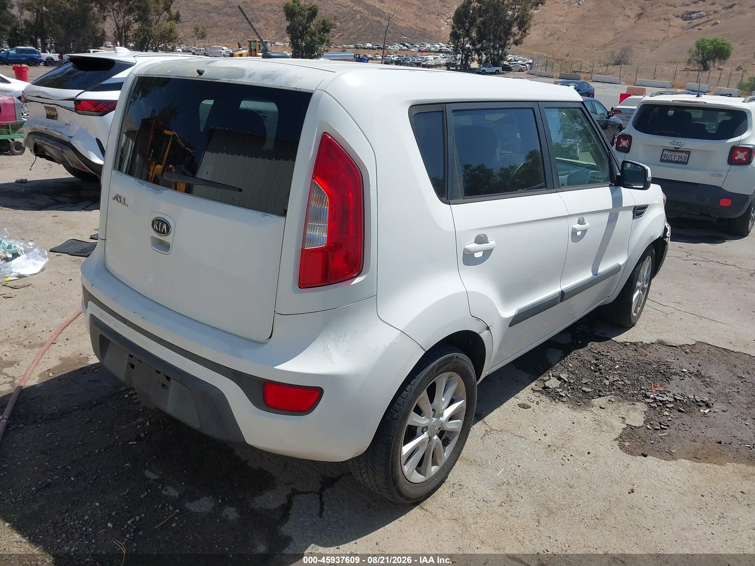 2012 Kia Soul + White vin: KNDJT2A68C7465308