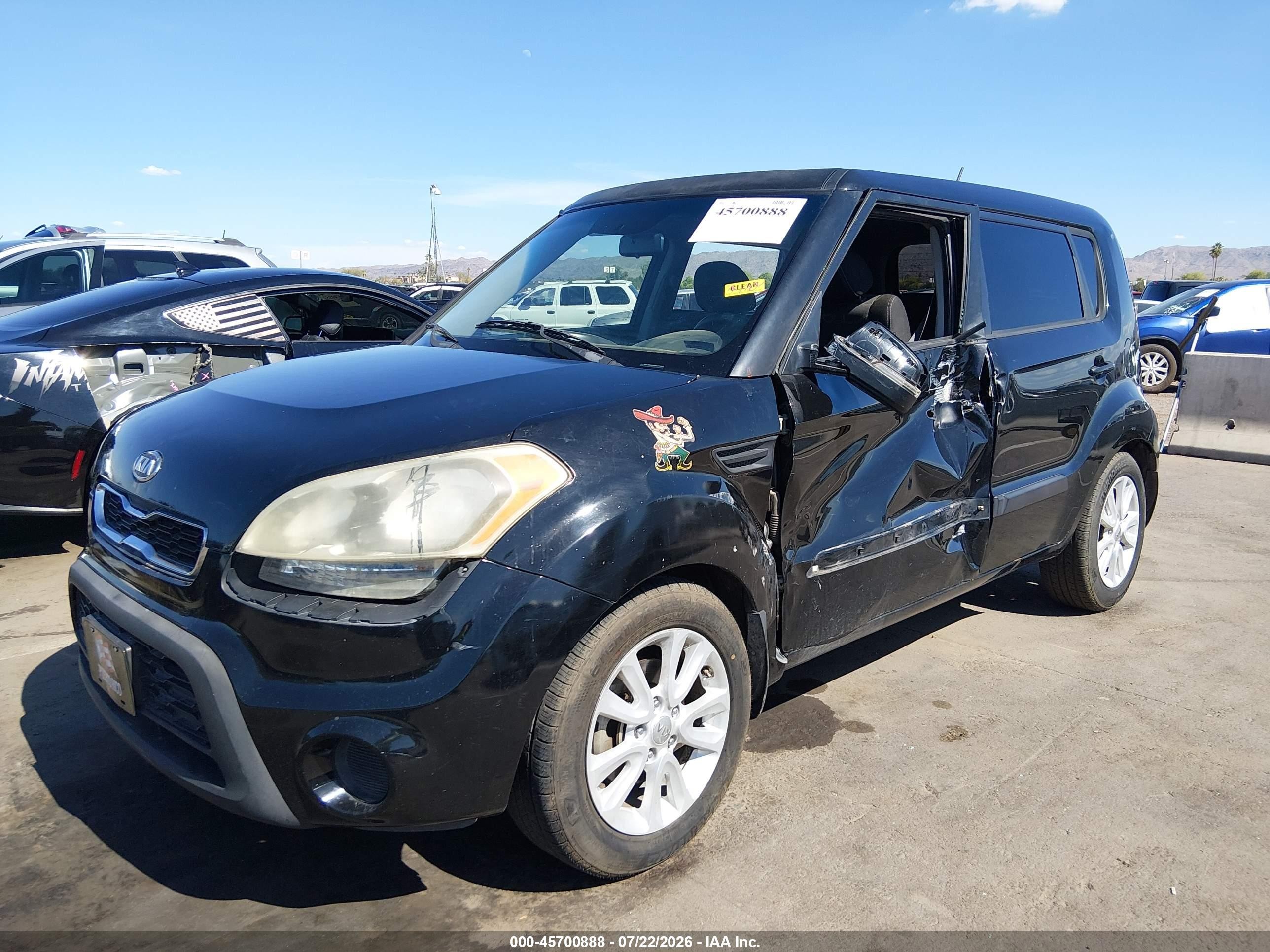 2012 Kia Soul + Black vin: KNDJT2A68C7743396