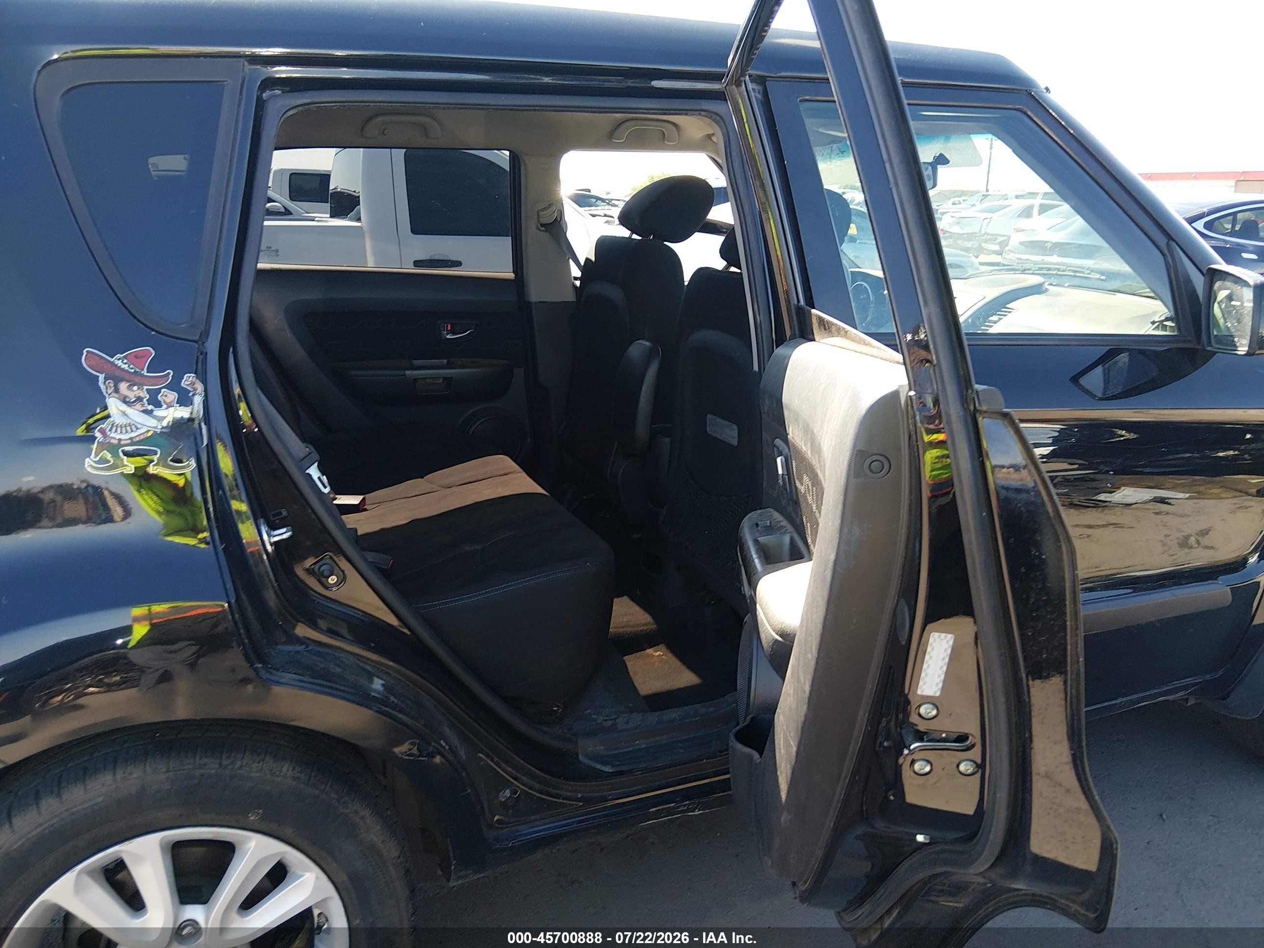 2012 Kia Soul + Black vin: KNDJT2A68C7743396